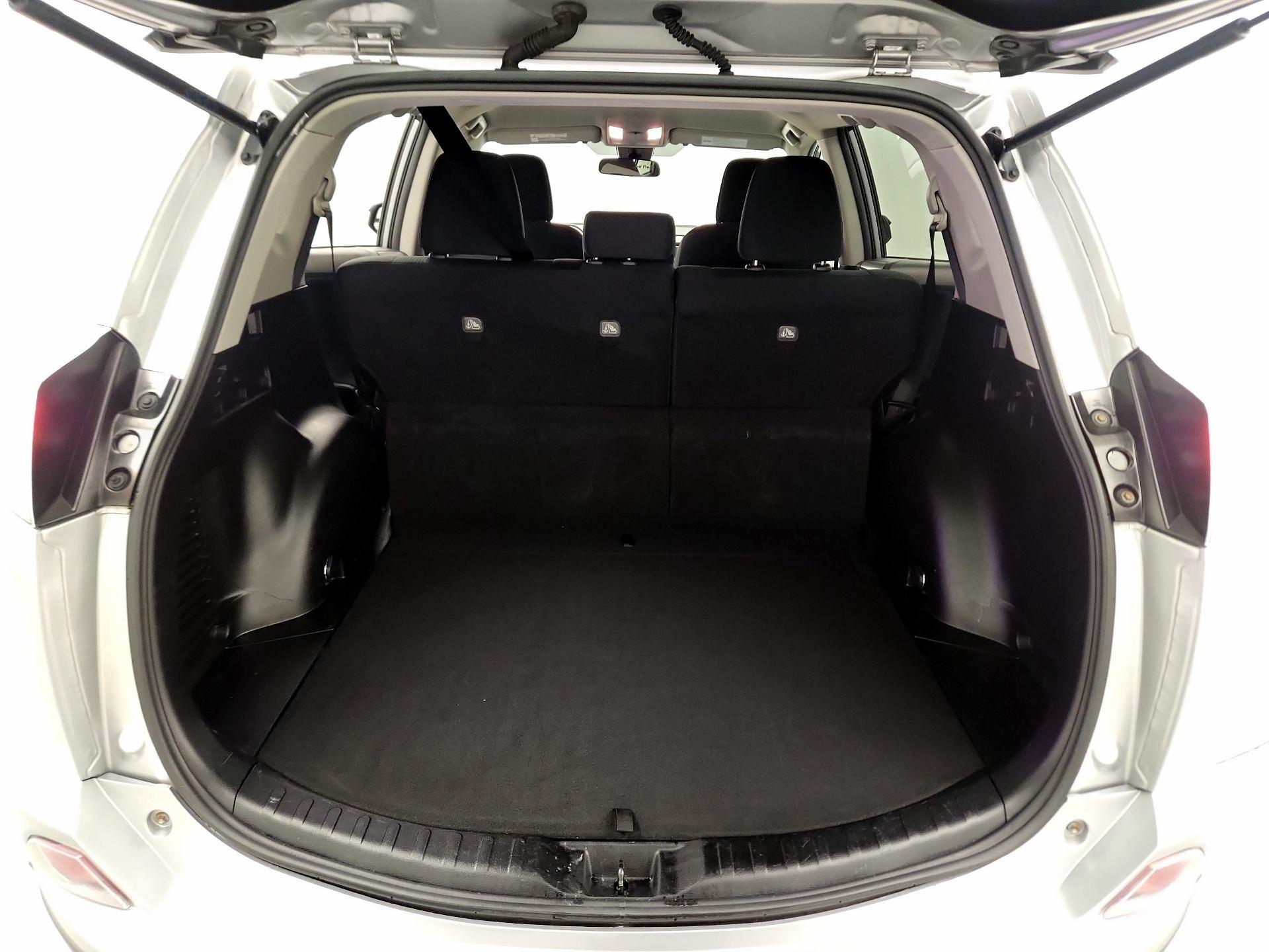 Thumbnail: 2018 Toyota RAV4 - 18