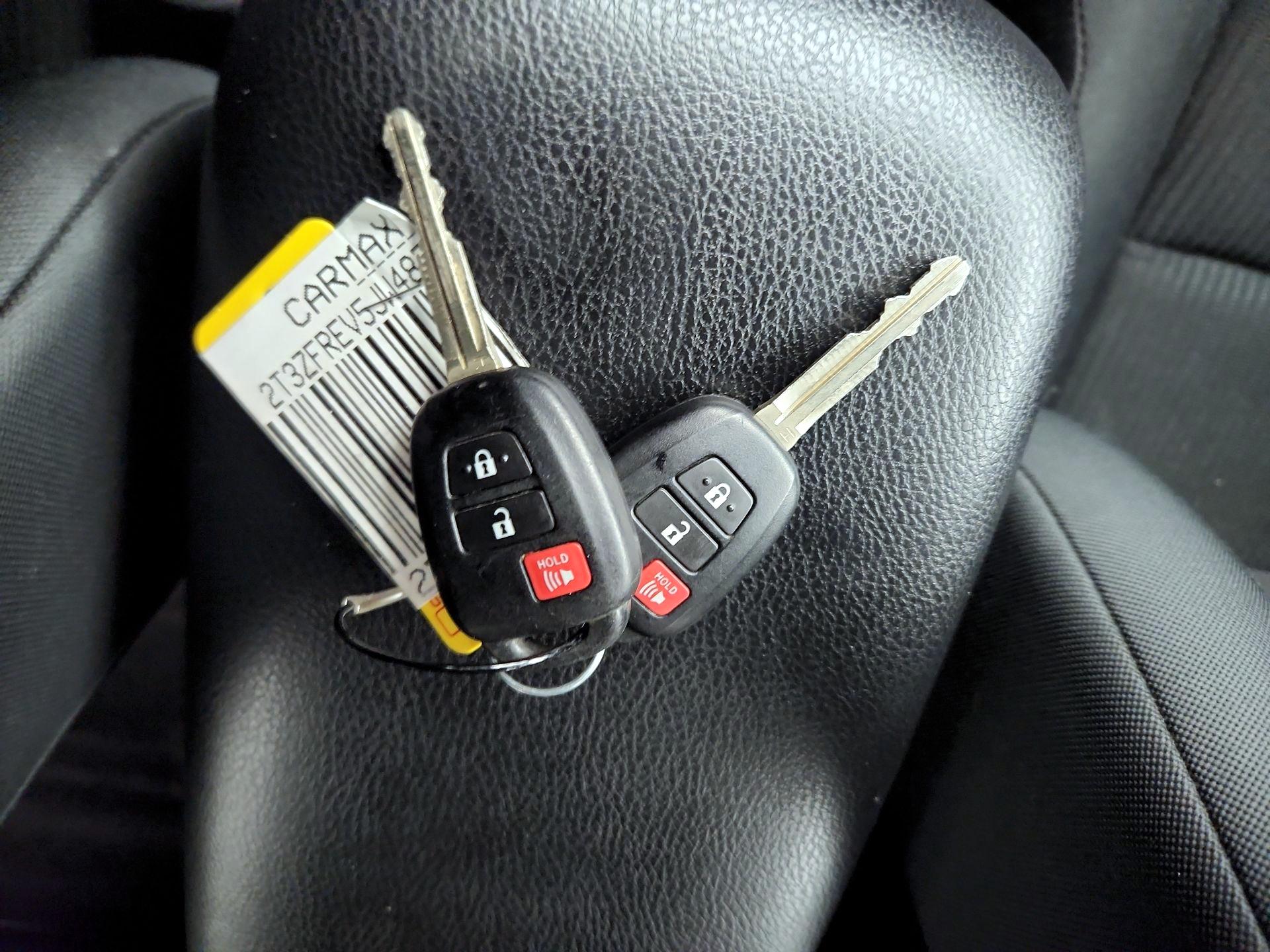 Thumbnail: 2018 Toyota RAV4 - 20