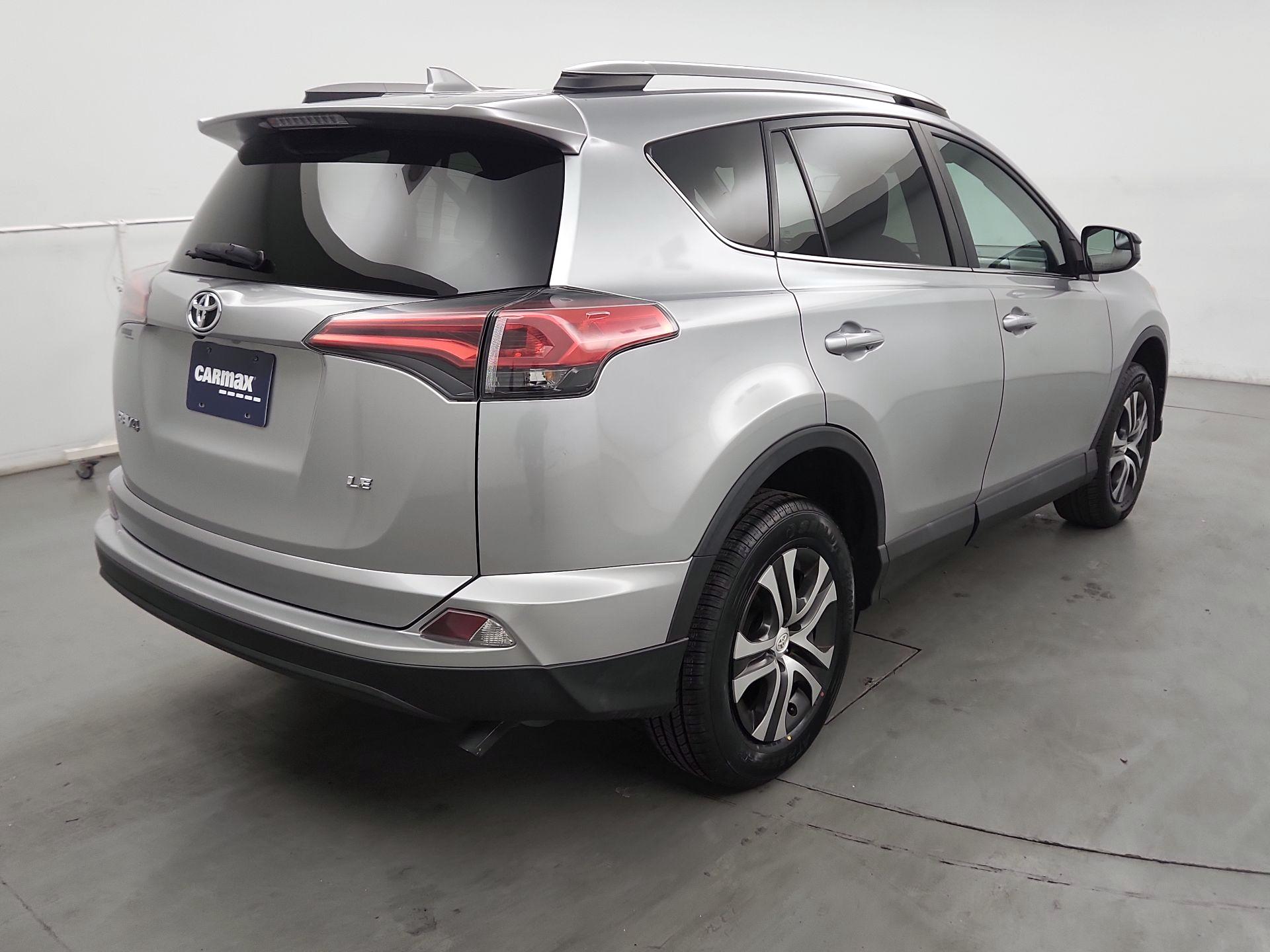 Thumbnail: 2018 Toyota RAV4 - 5