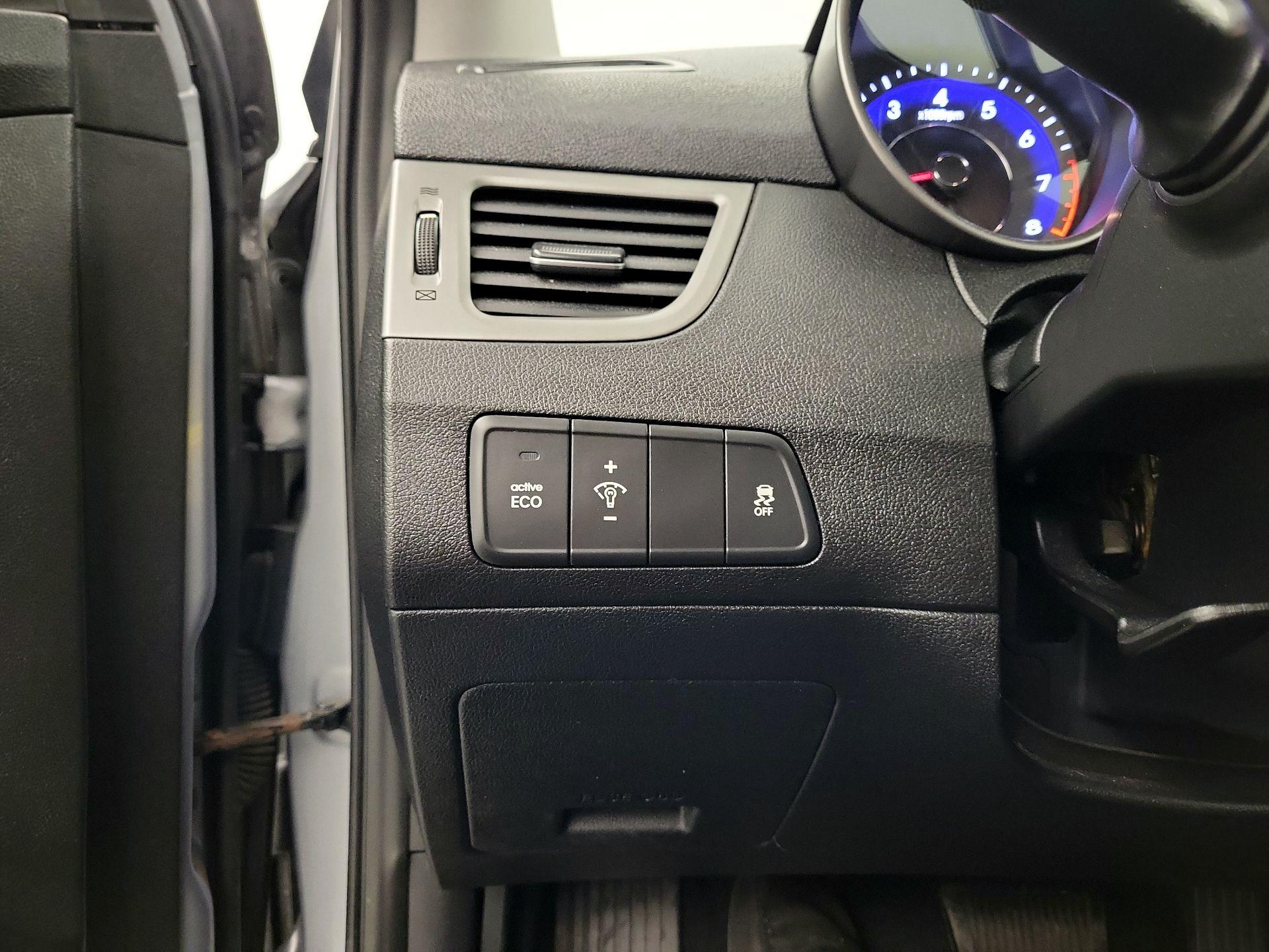 Thumbnail: 2016 Hyundai Elantra - 11