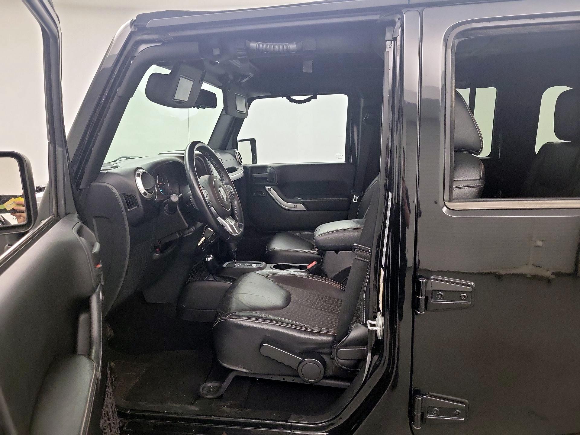 Thumbnail: 2015 Jeep Wrangler - 9