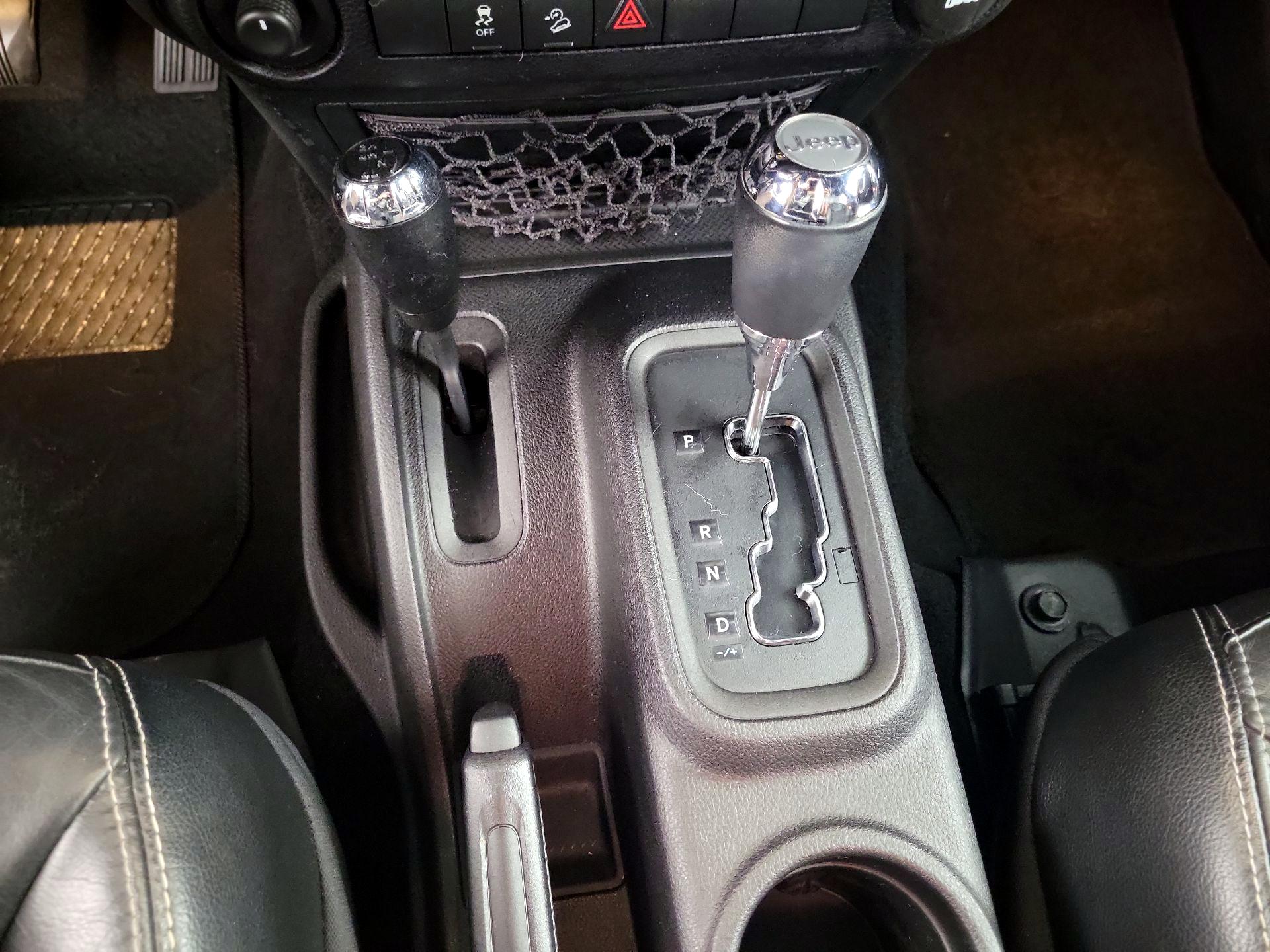 Thumbnail: 2015 Jeep Wrangler - 14