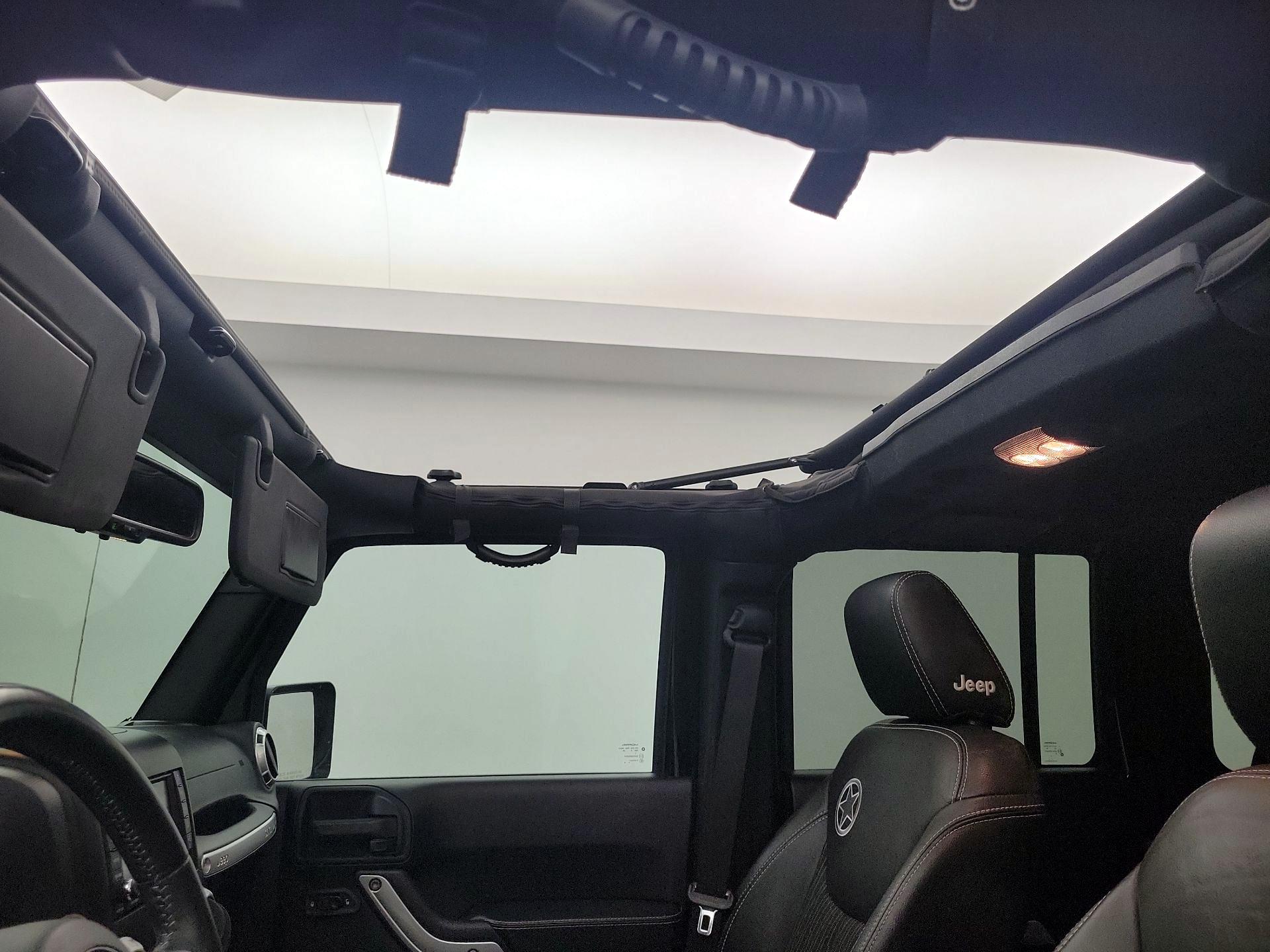 Thumbnail: 2015 Jeep Wrangler - 15