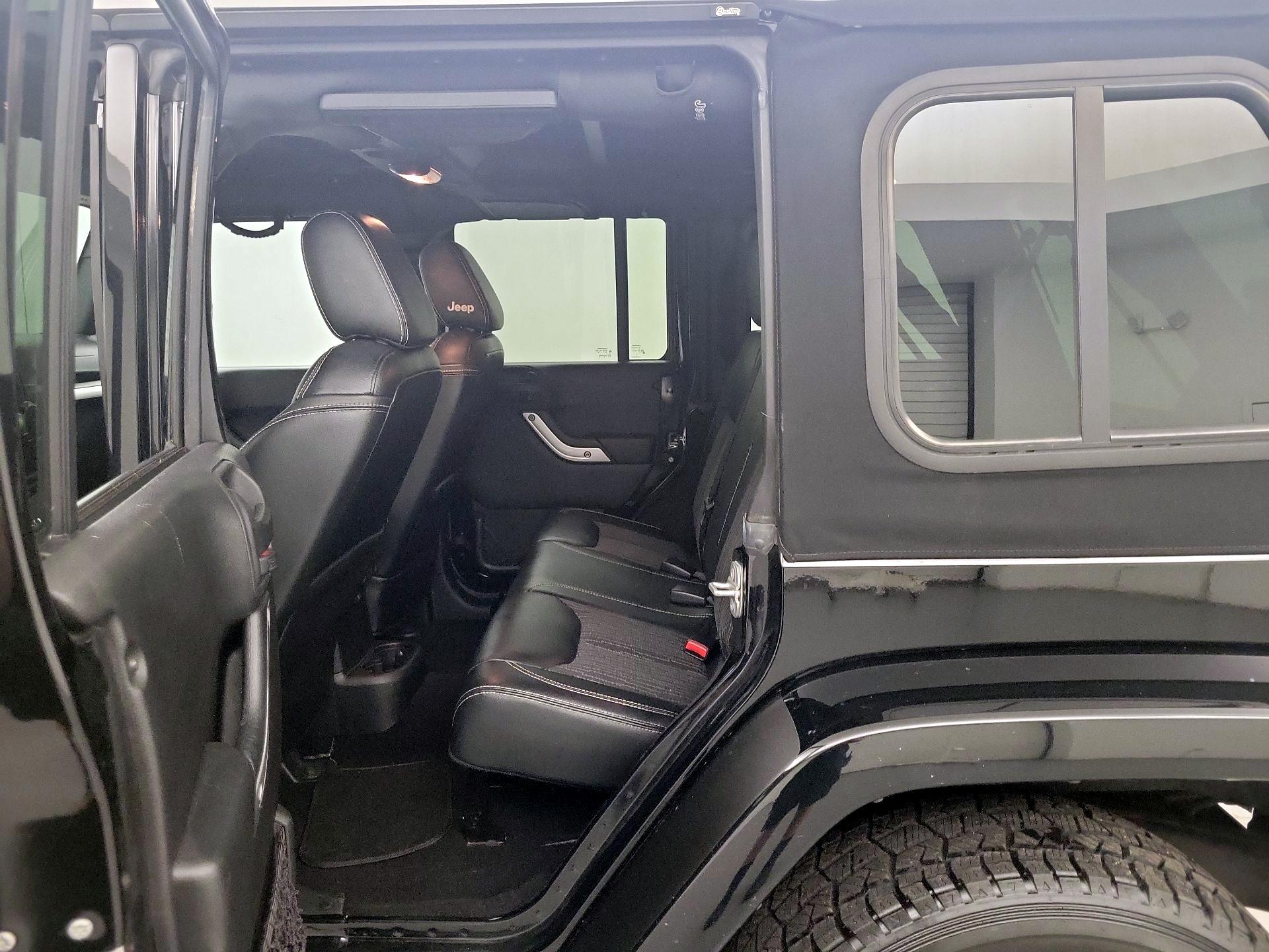 Thumbnail: 2015 Jeep Wrangler - 16