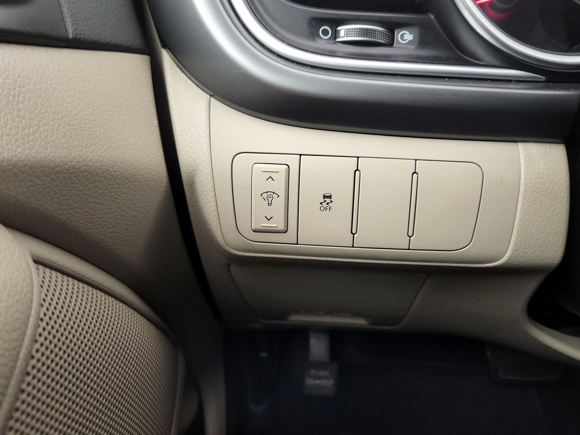 Thumbnail: 2015 Kia Optima - 11