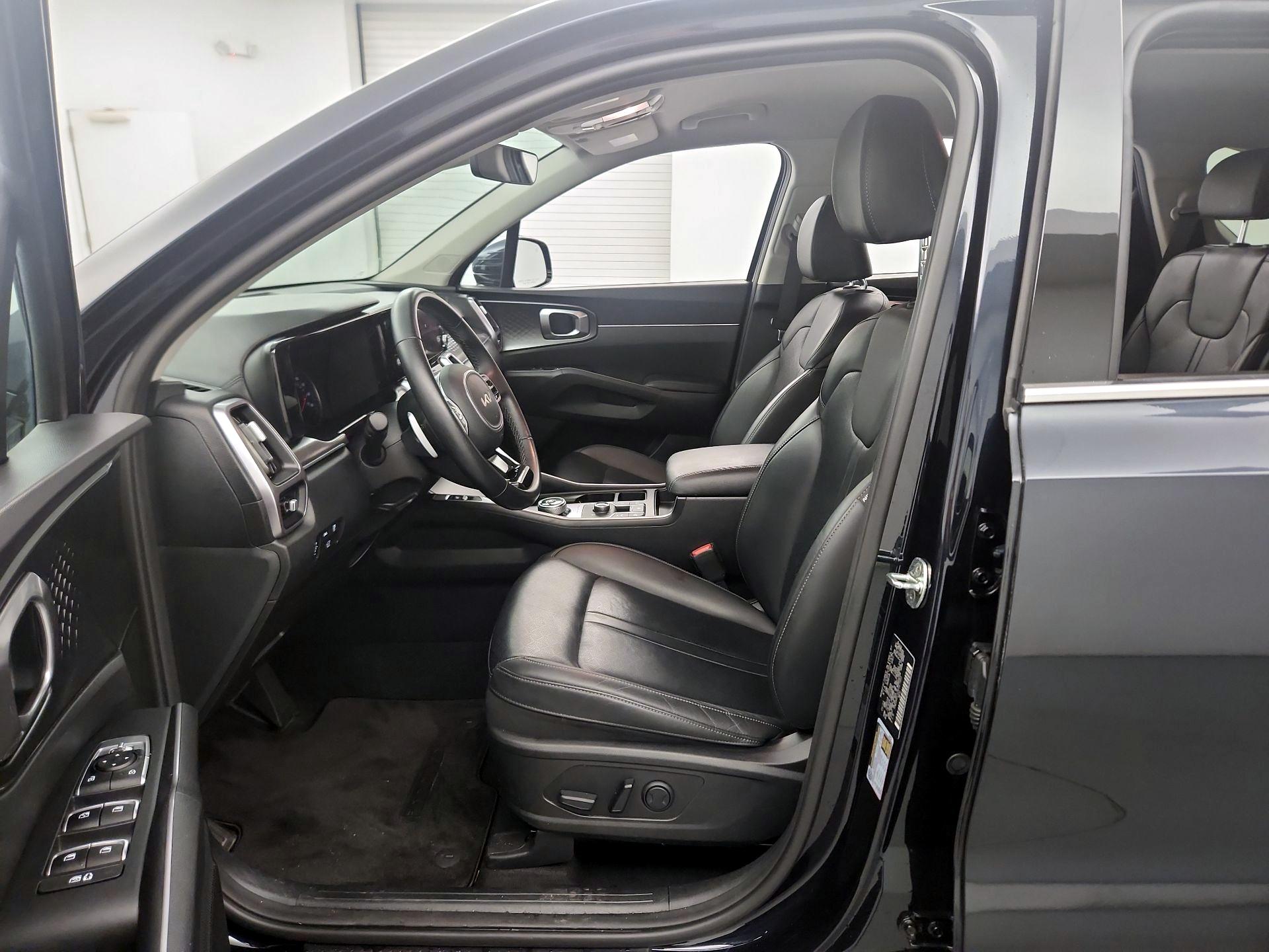 Thumbnail: 2023 Kia Sorento - 9