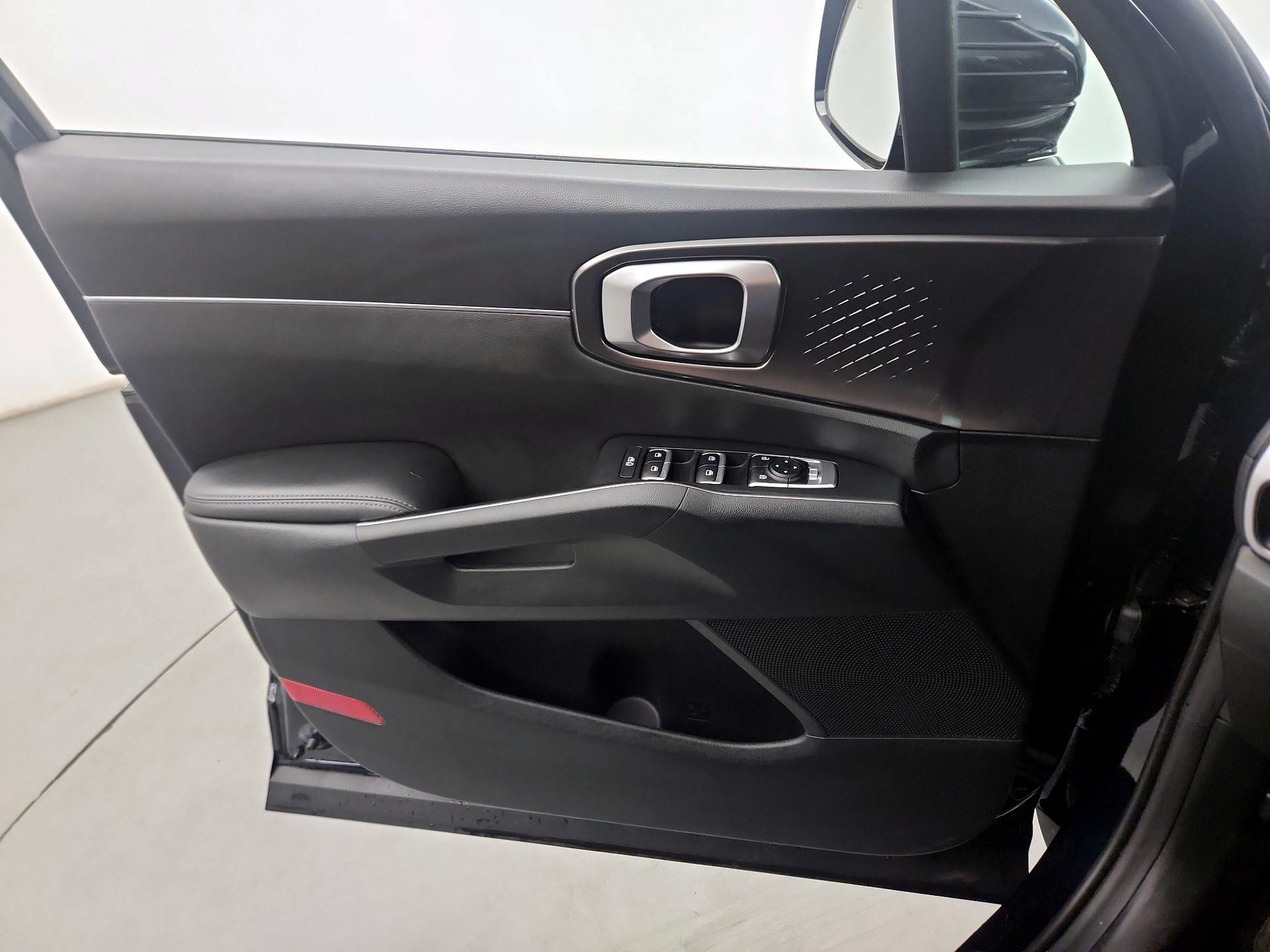 Thumbnail: 2023 Kia Sorento - 10