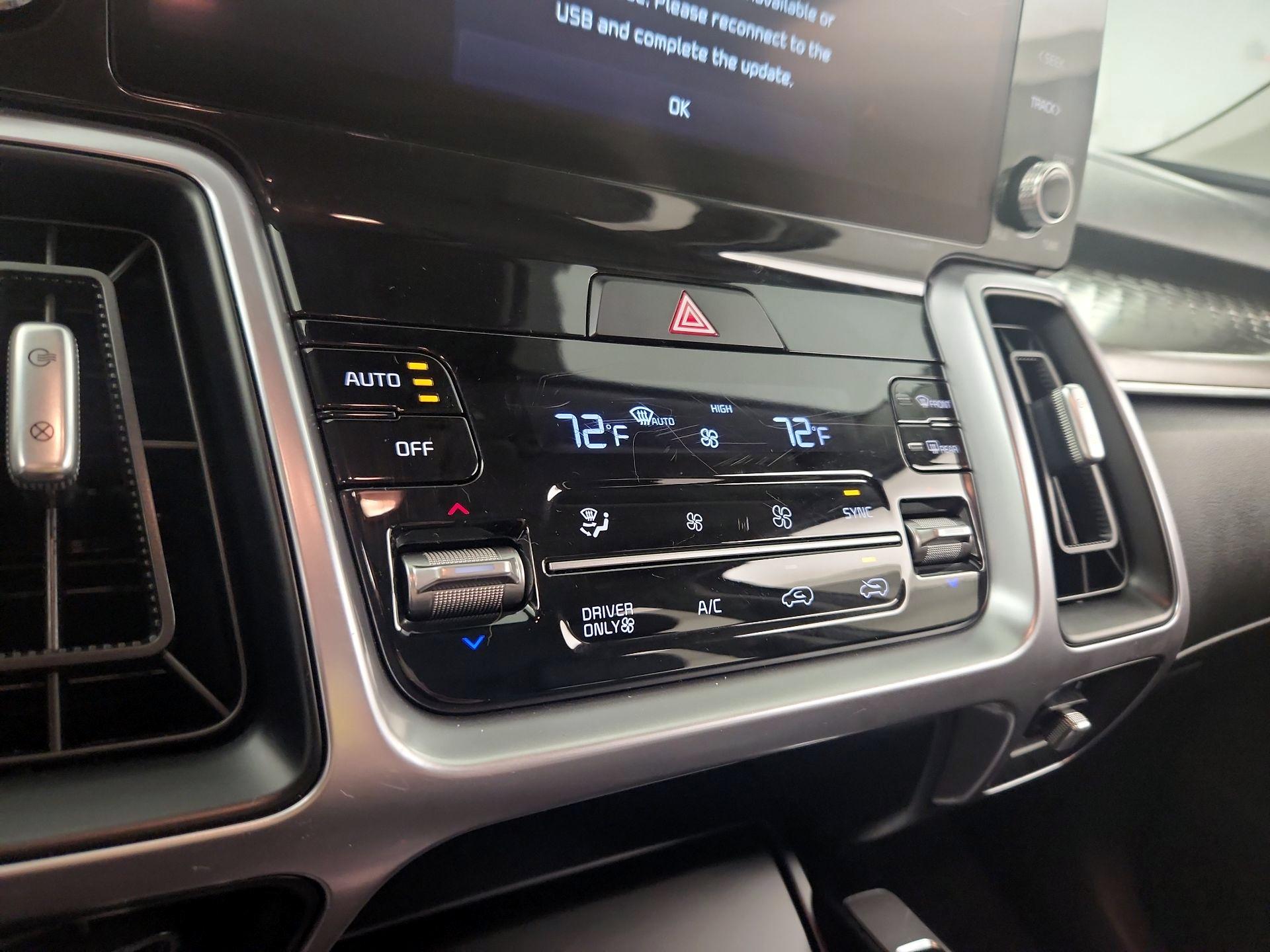 Thumbnail: 2023 Kia Sorento - 15