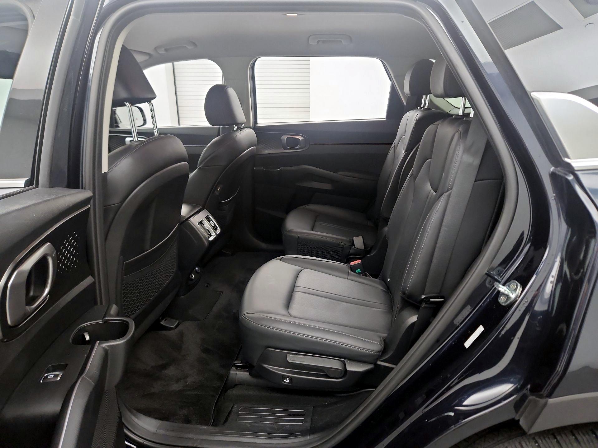 Thumbnail: 2023 Kia Sorento - 18