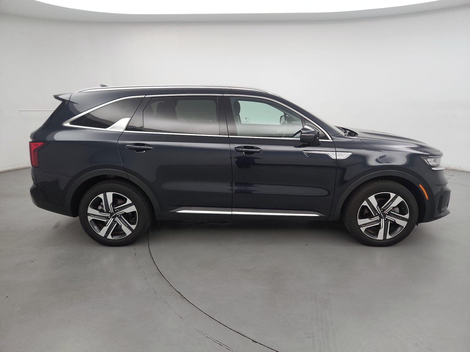 Thumbnail: 2023 Kia Sorento - 4