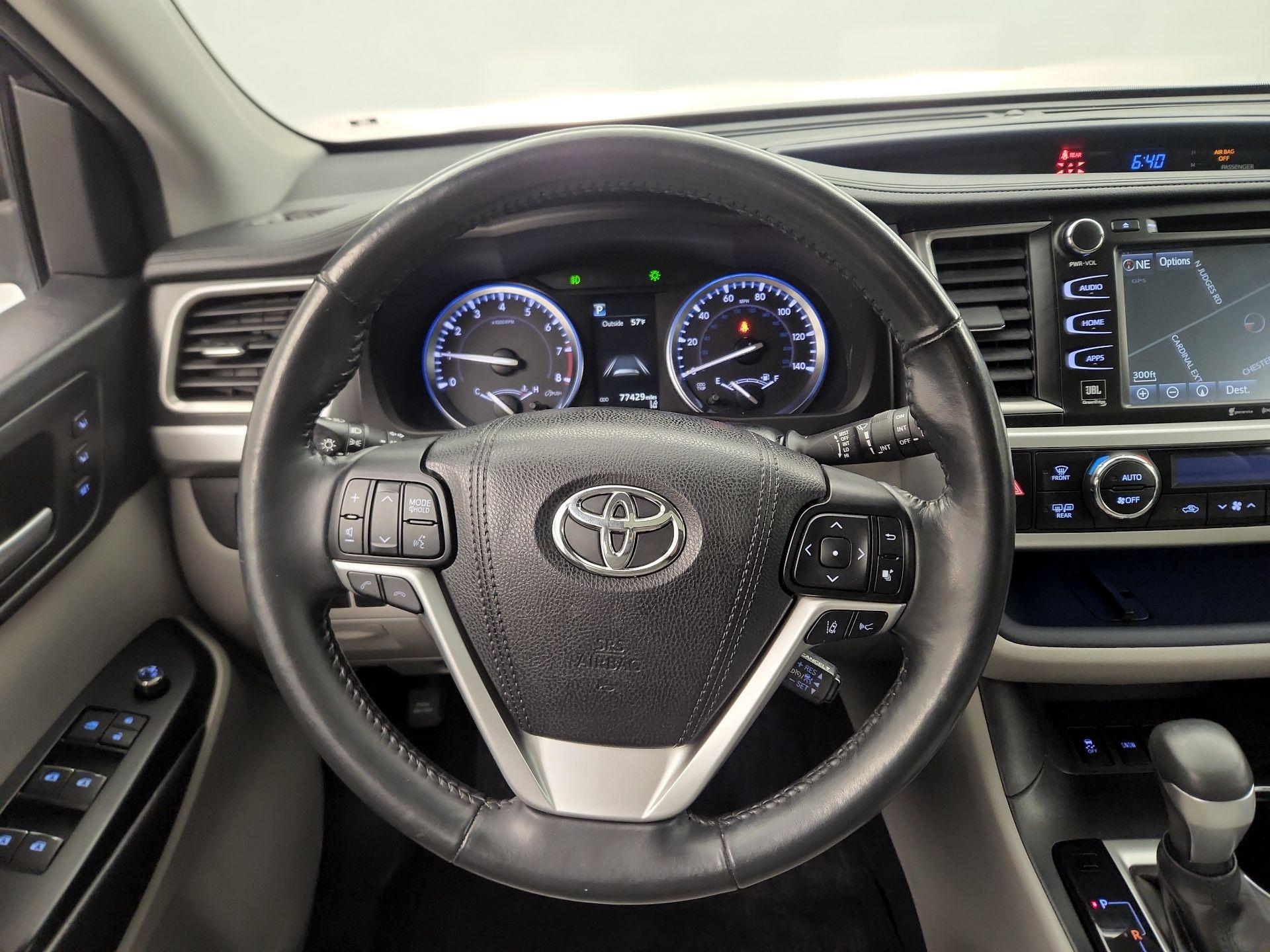 Thumbnail: 2017 Toyota Highlander - 10