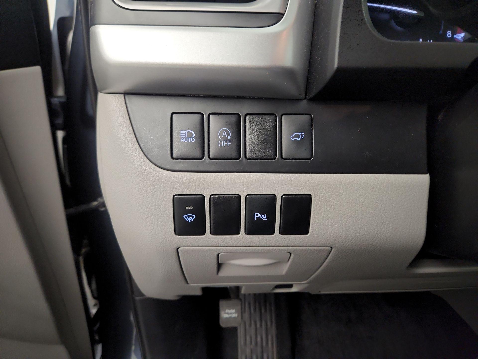 Thumbnail: 2017 Toyota Highlander - 13