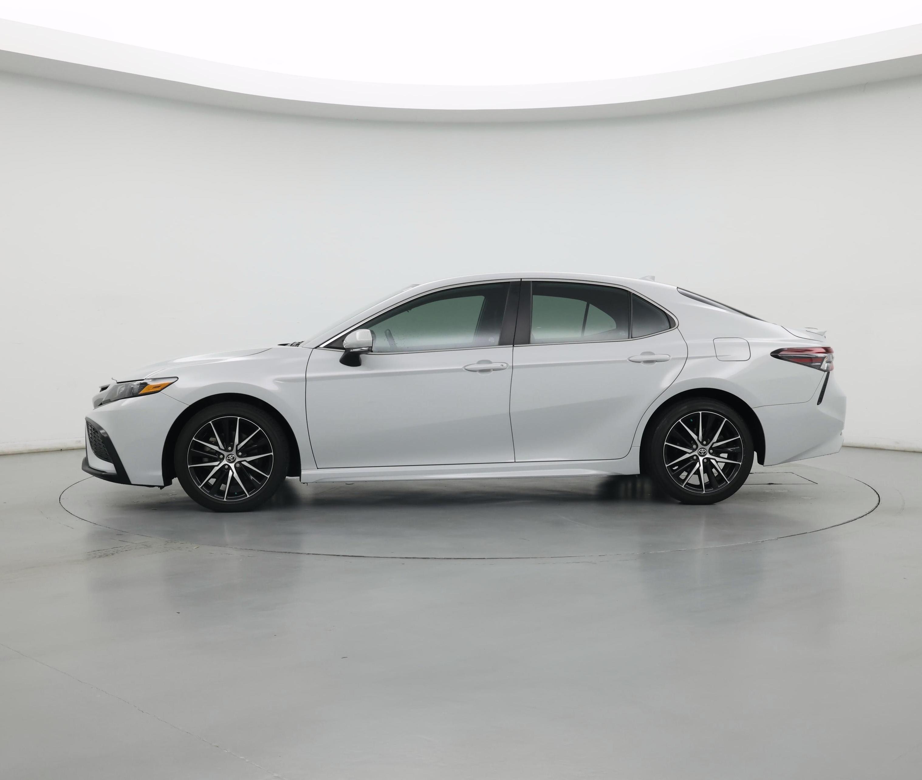 Thumbnail: 2022 Toyota Camry - 3