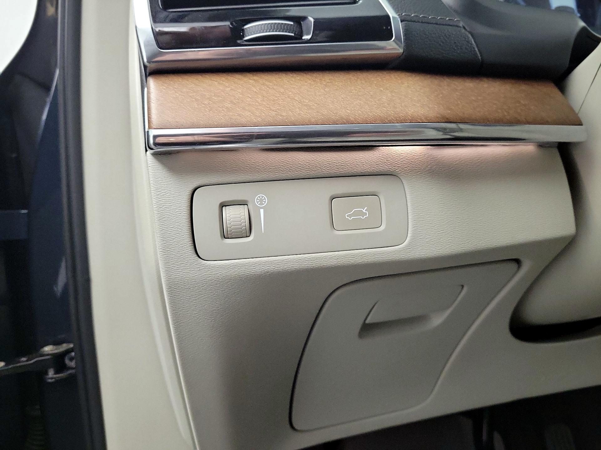 Thumbnail: 2020 Volvo XC90 - 11