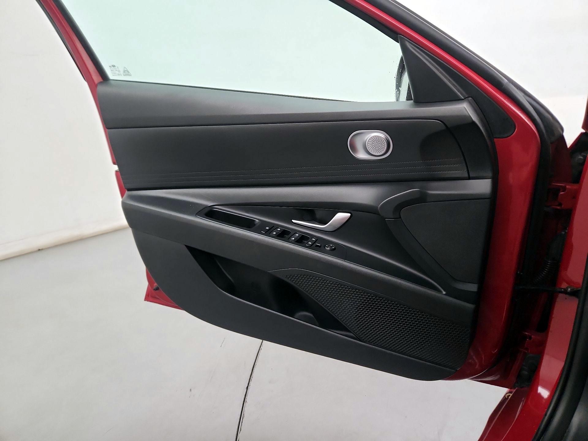 Thumbnail: 2022 Hyundai Elantra - 10