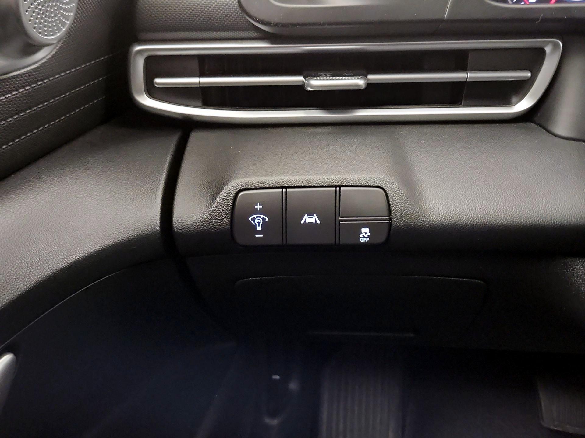 Thumbnail: 2022 Hyundai Elantra - 11