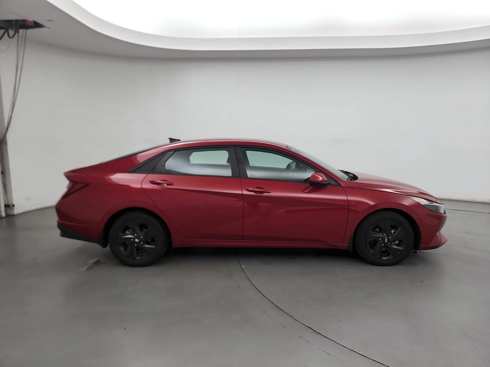 Thumbnail: 2022 Hyundai Elantra - 4