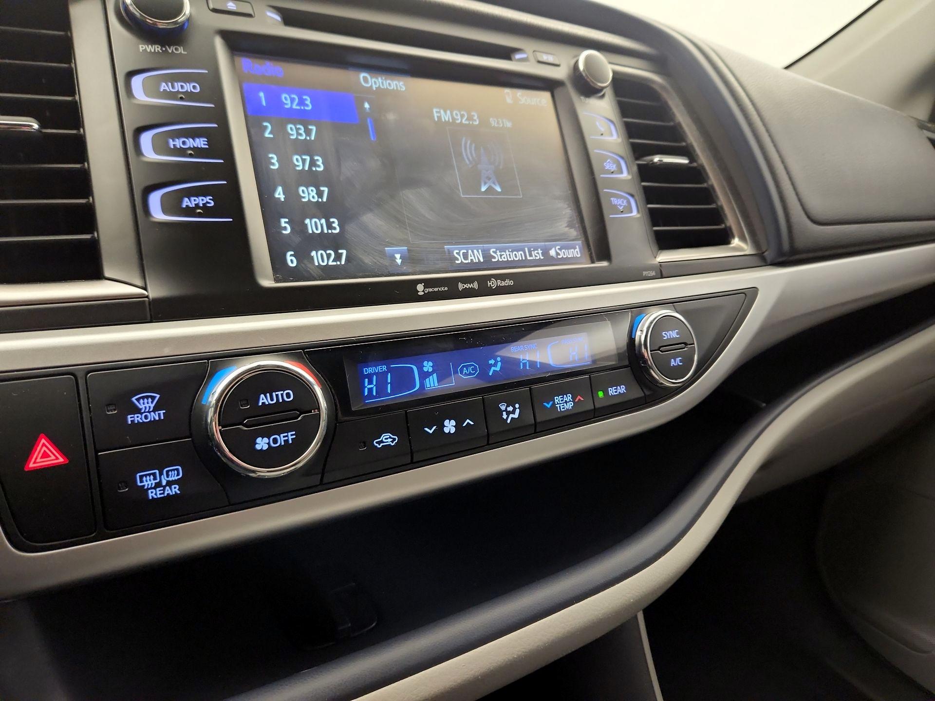 Thumbnail: 2016 Toyota Highlander - 14