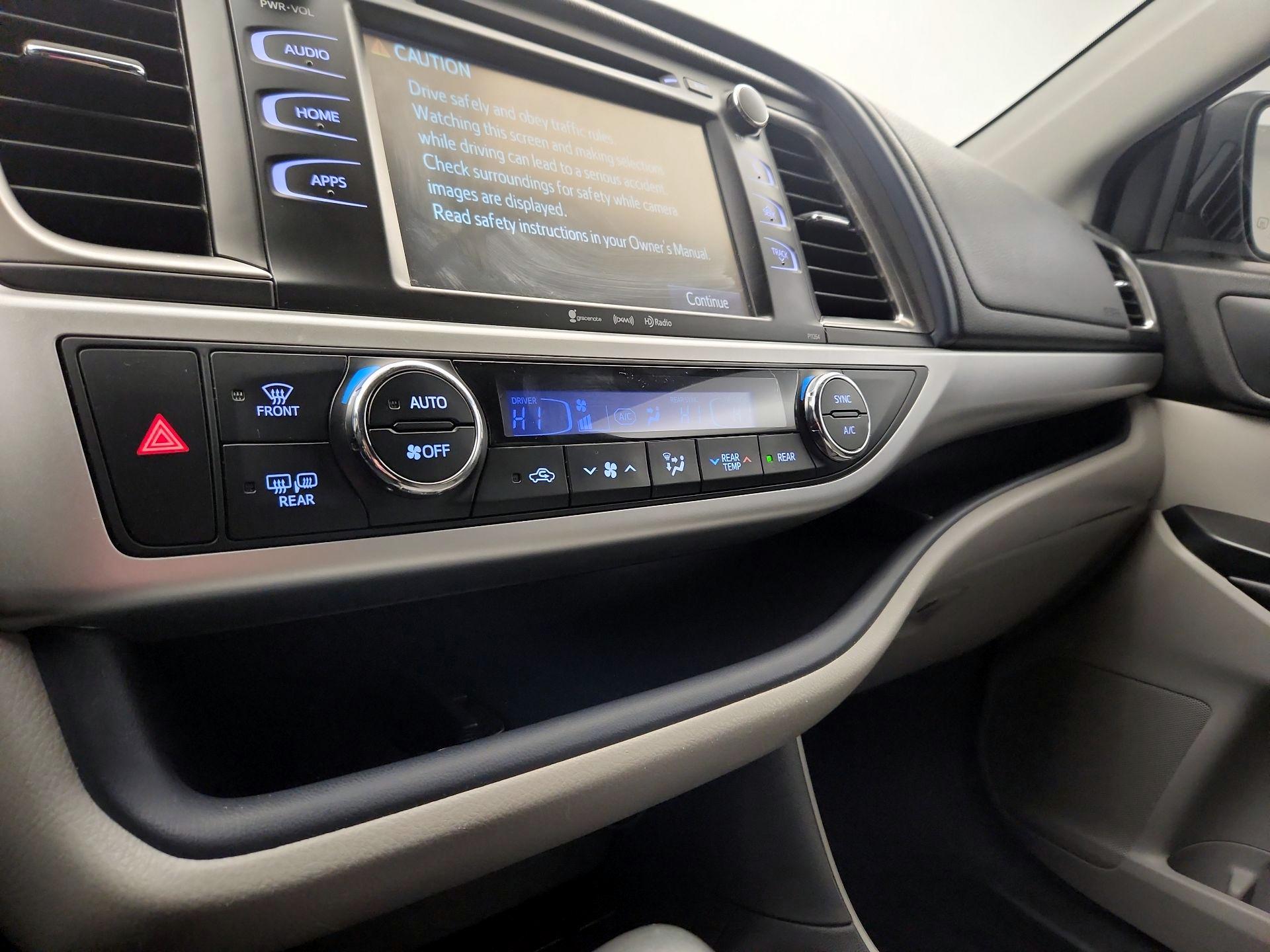 Thumbnail: 2016 Toyota Highlander - 16