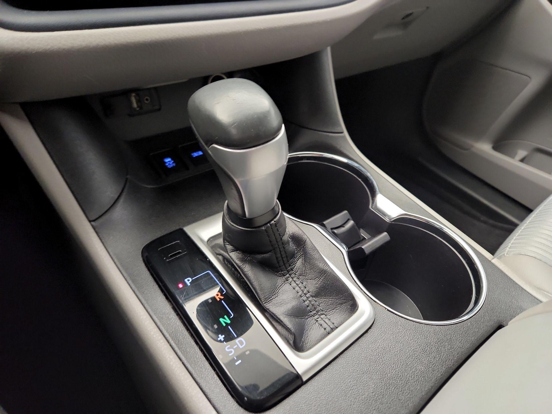 Thumbnail: 2016 Toyota Highlander - 17