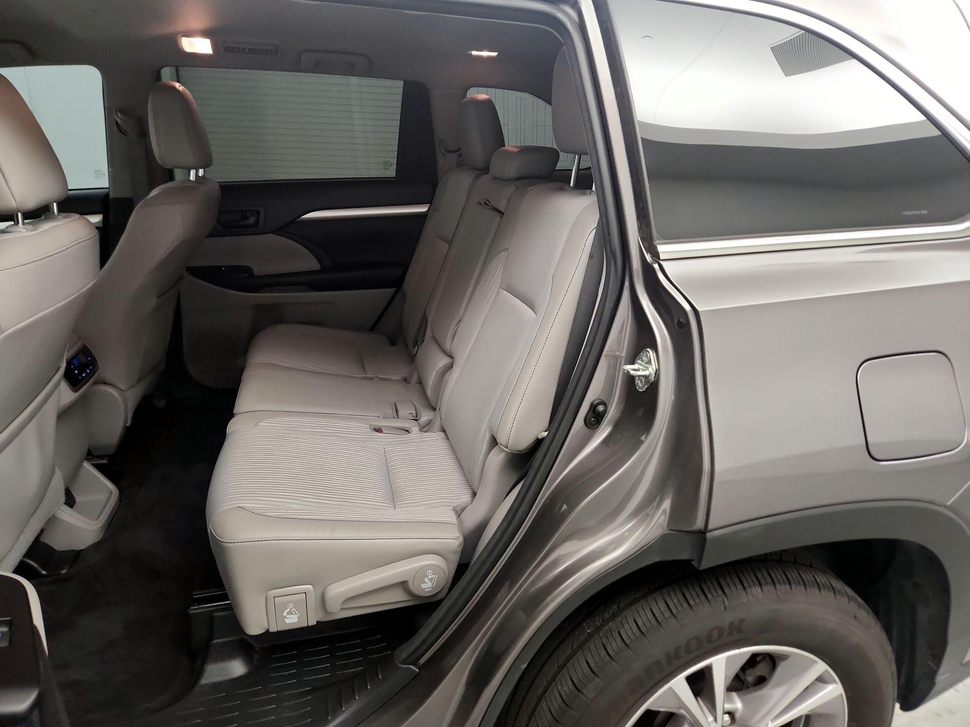 Thumbnail: 2016 Toyota Highlander - 19