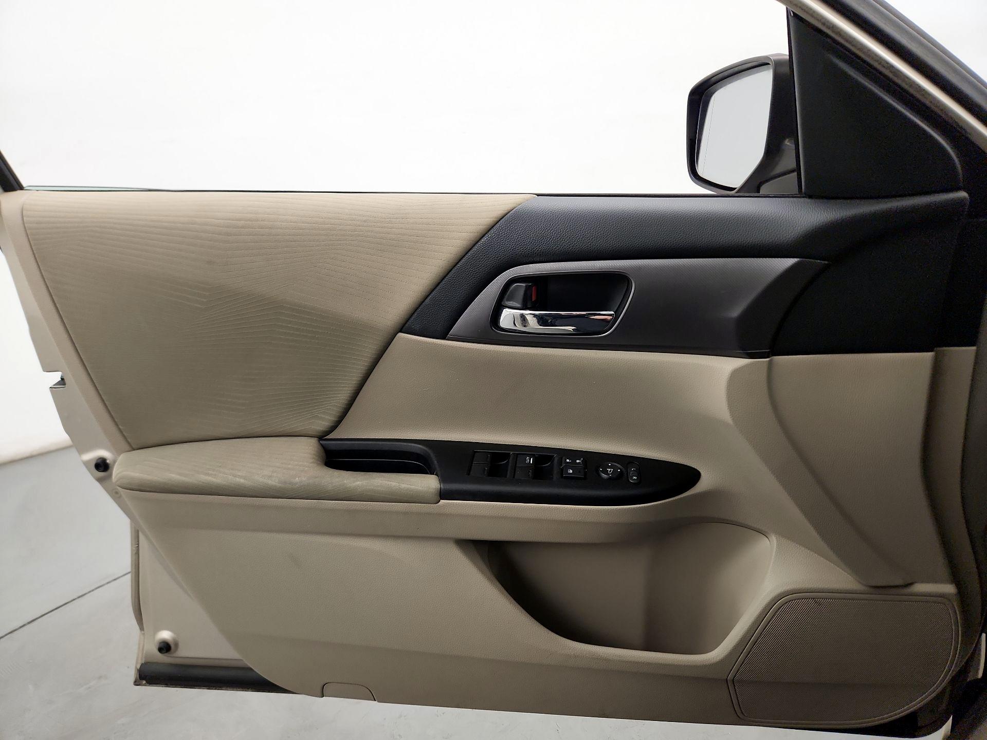 Thumbnail: 2015 Honda Accord - 10