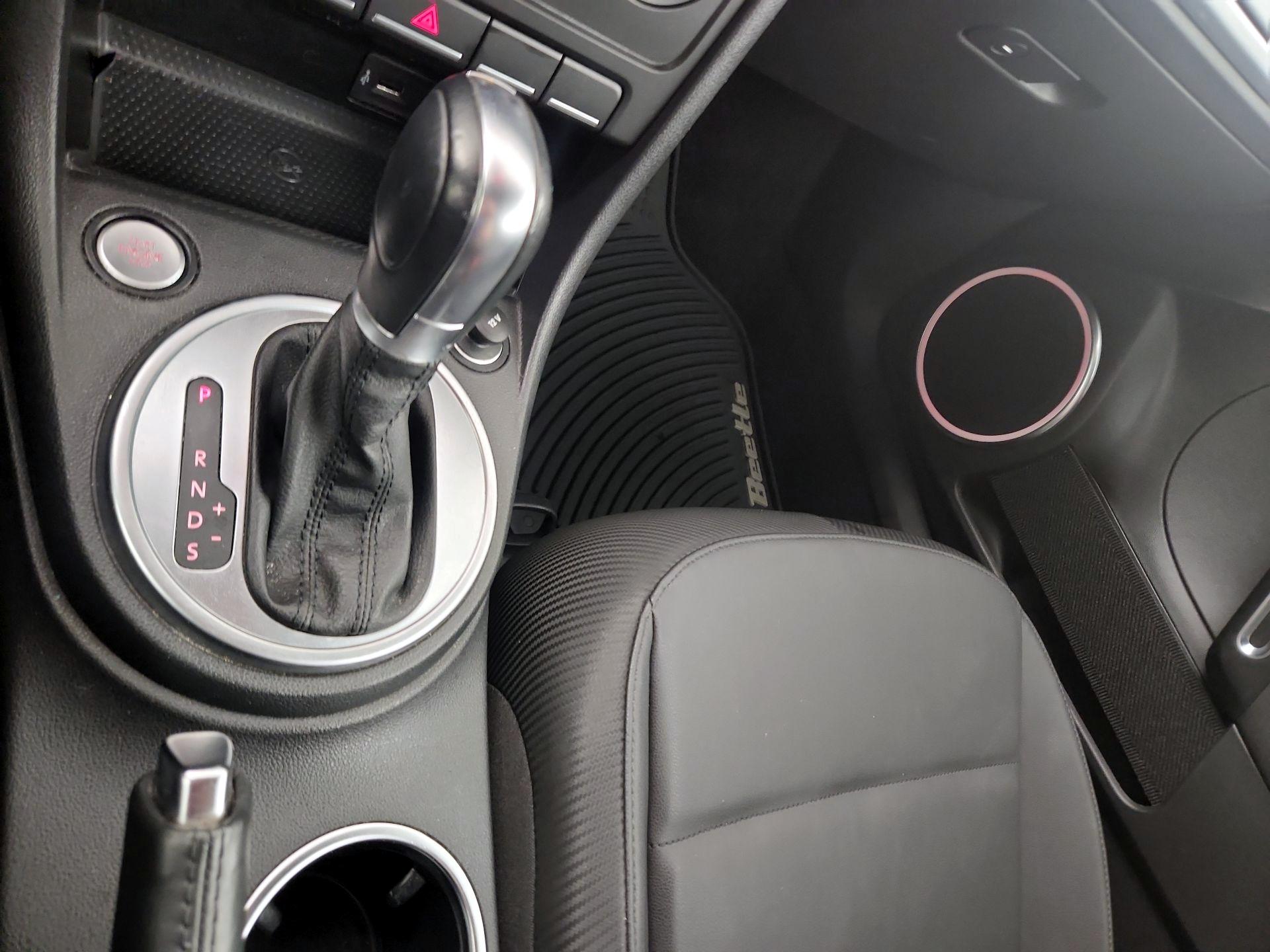 Thumbnail: 2016 Volkswagen Beetle - 14