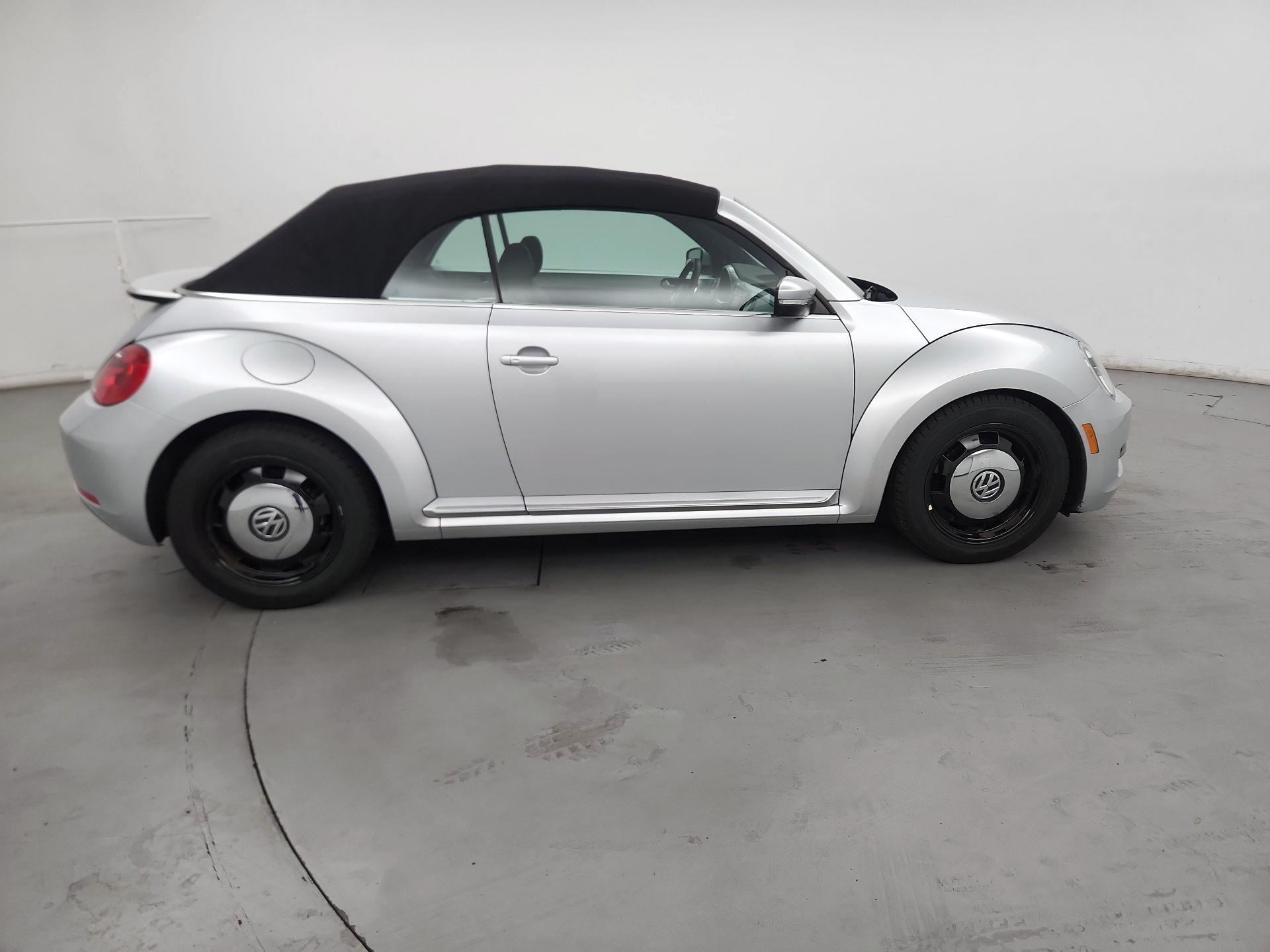 Thumbnail: 2016 Volkswagen Beetle - 4