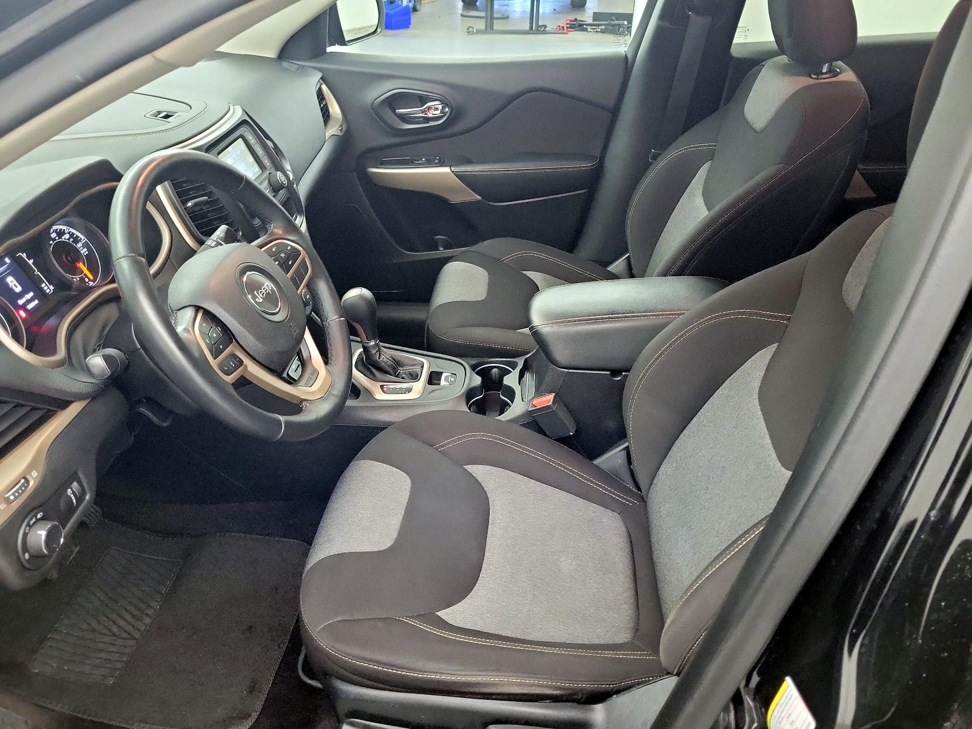 Thumbnail: 2017 Jeep Cherokee - 9