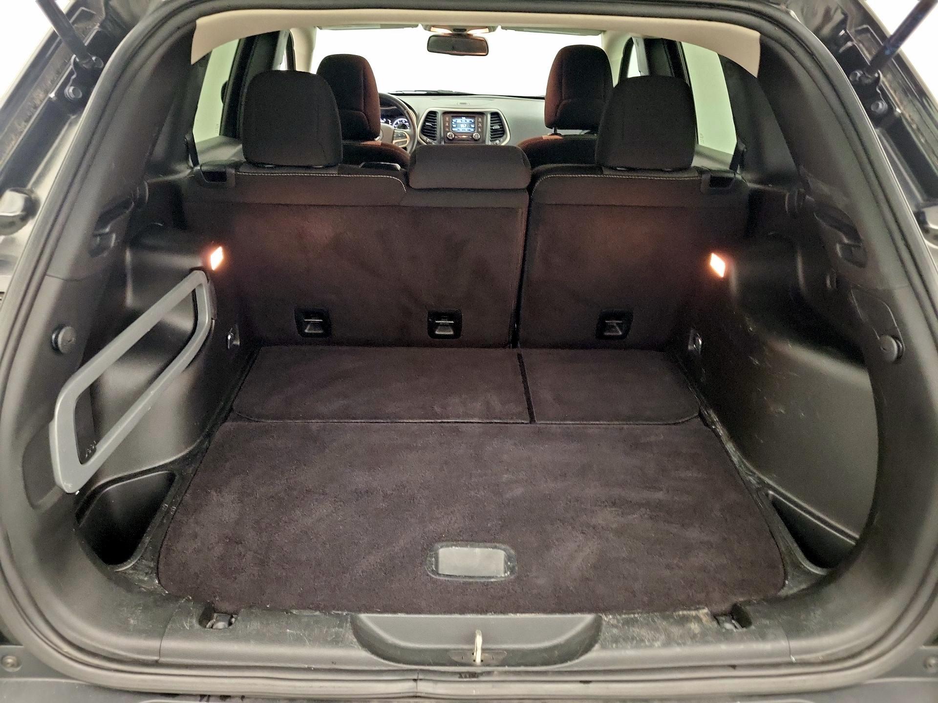 Thumbnail: 2017 Jeep Cherokee - 17