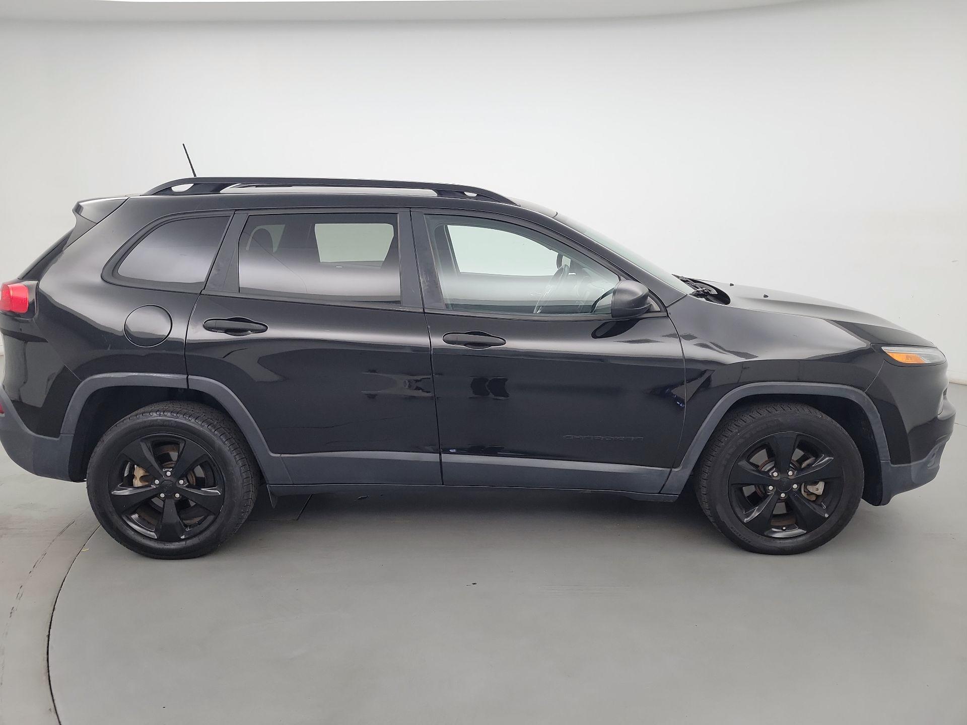 Thumbnail: 2017 Jeep Cherokee - 4