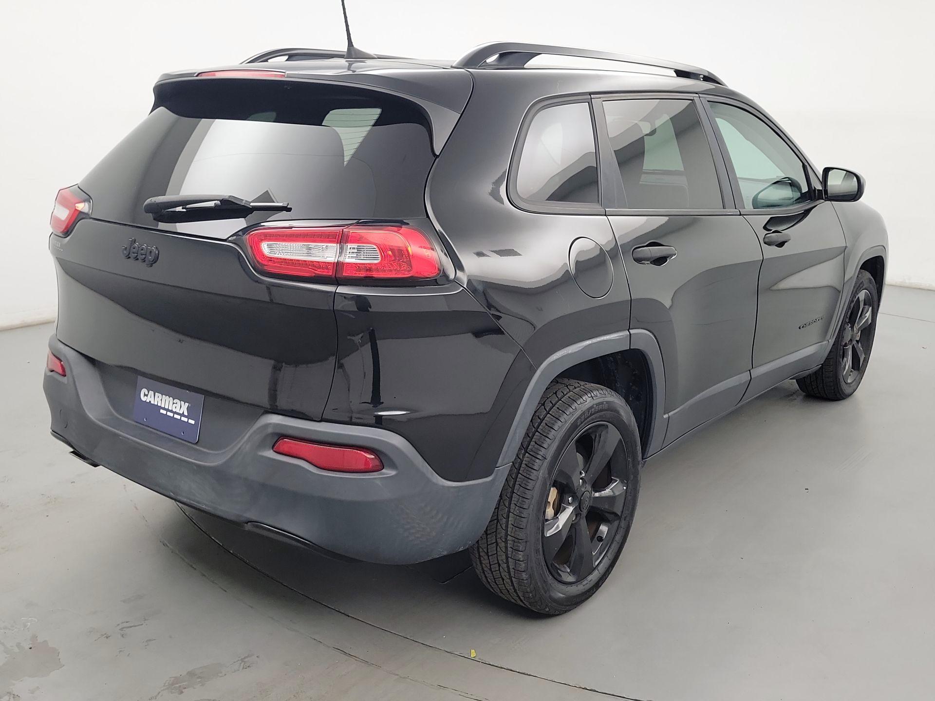 Thumbnail: 2017 Jeep Cherokee - 5