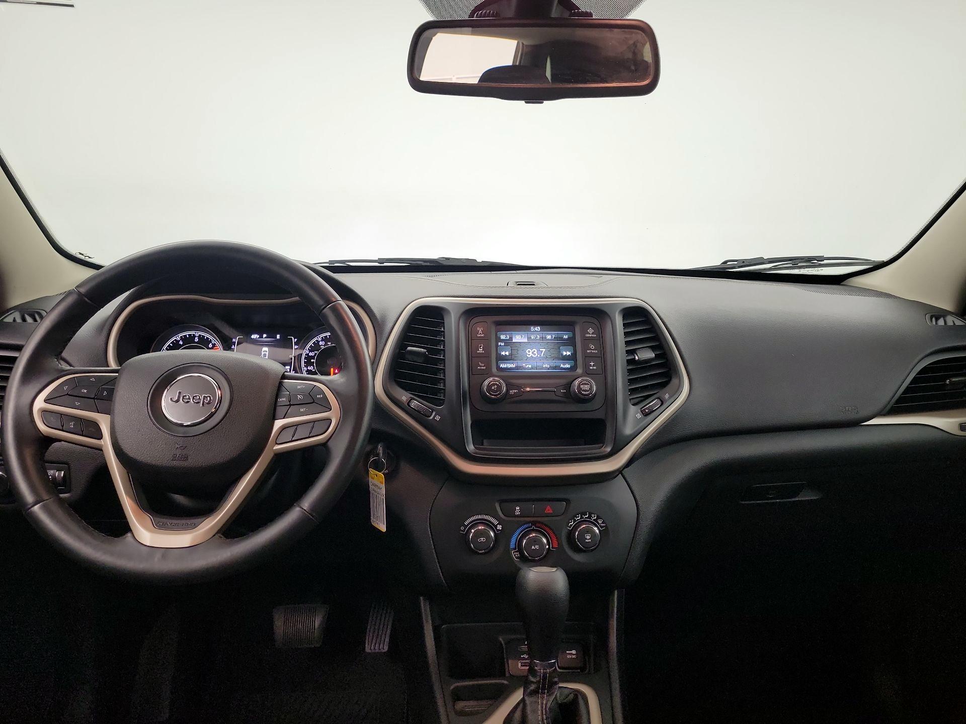 Thumbnail: 2017 Jeep Cherokee - 8