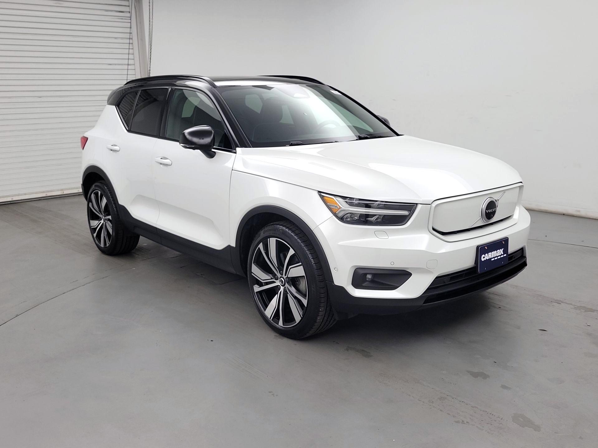 Thumbnail: 2022 Volvo XC40 - 1