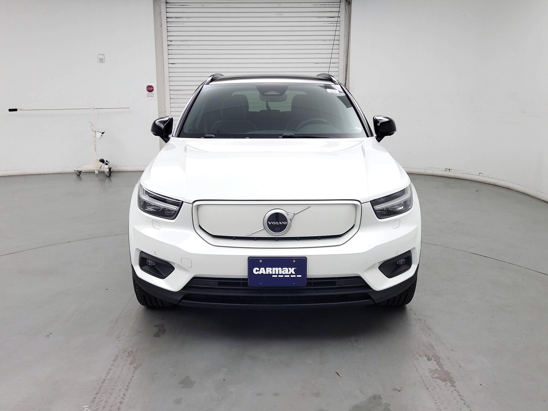 Thumbnail: 2022 Volvo XC40 - 2
