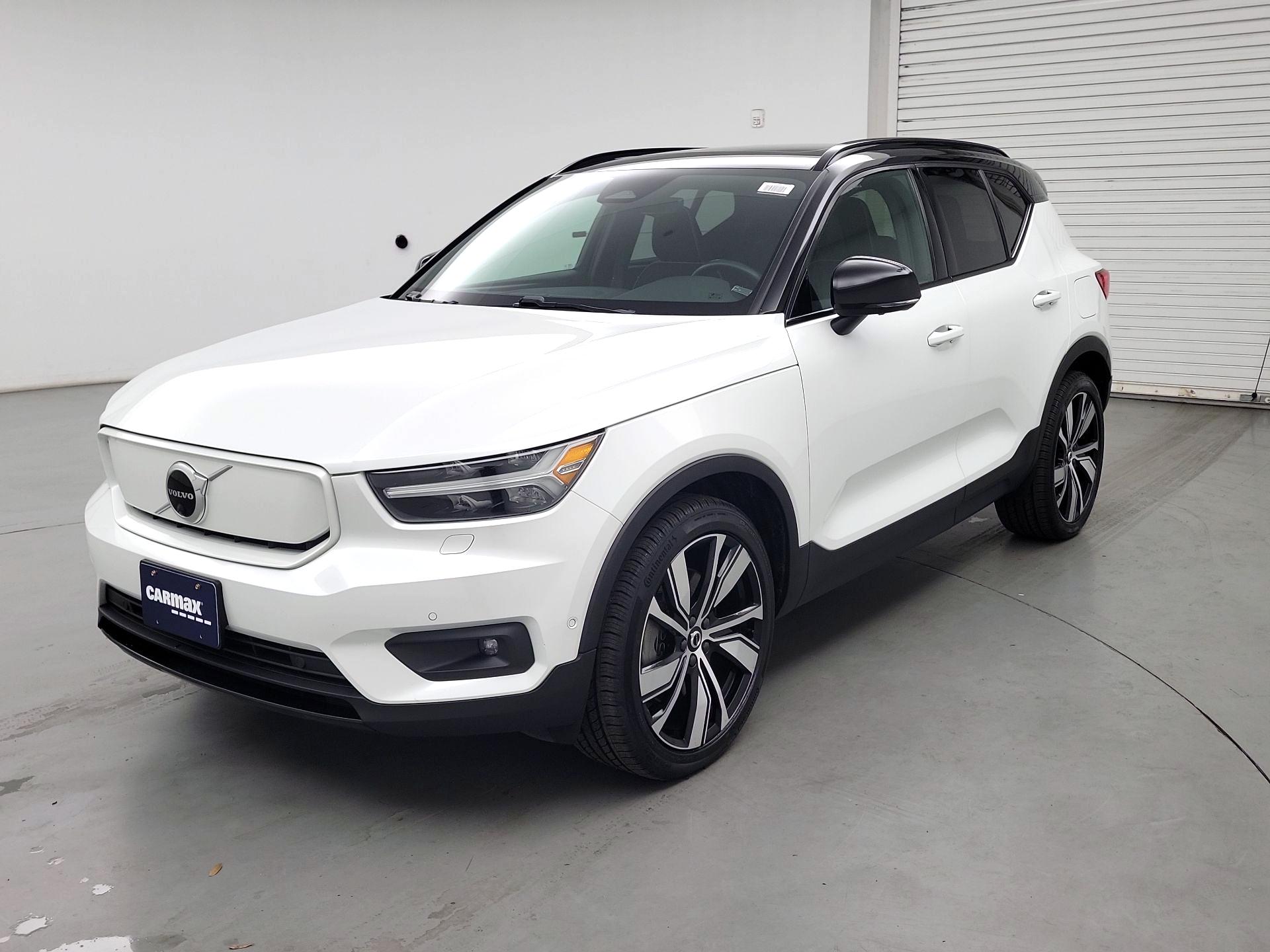 Thumbnail: 2022 Volvo XC40 - 3