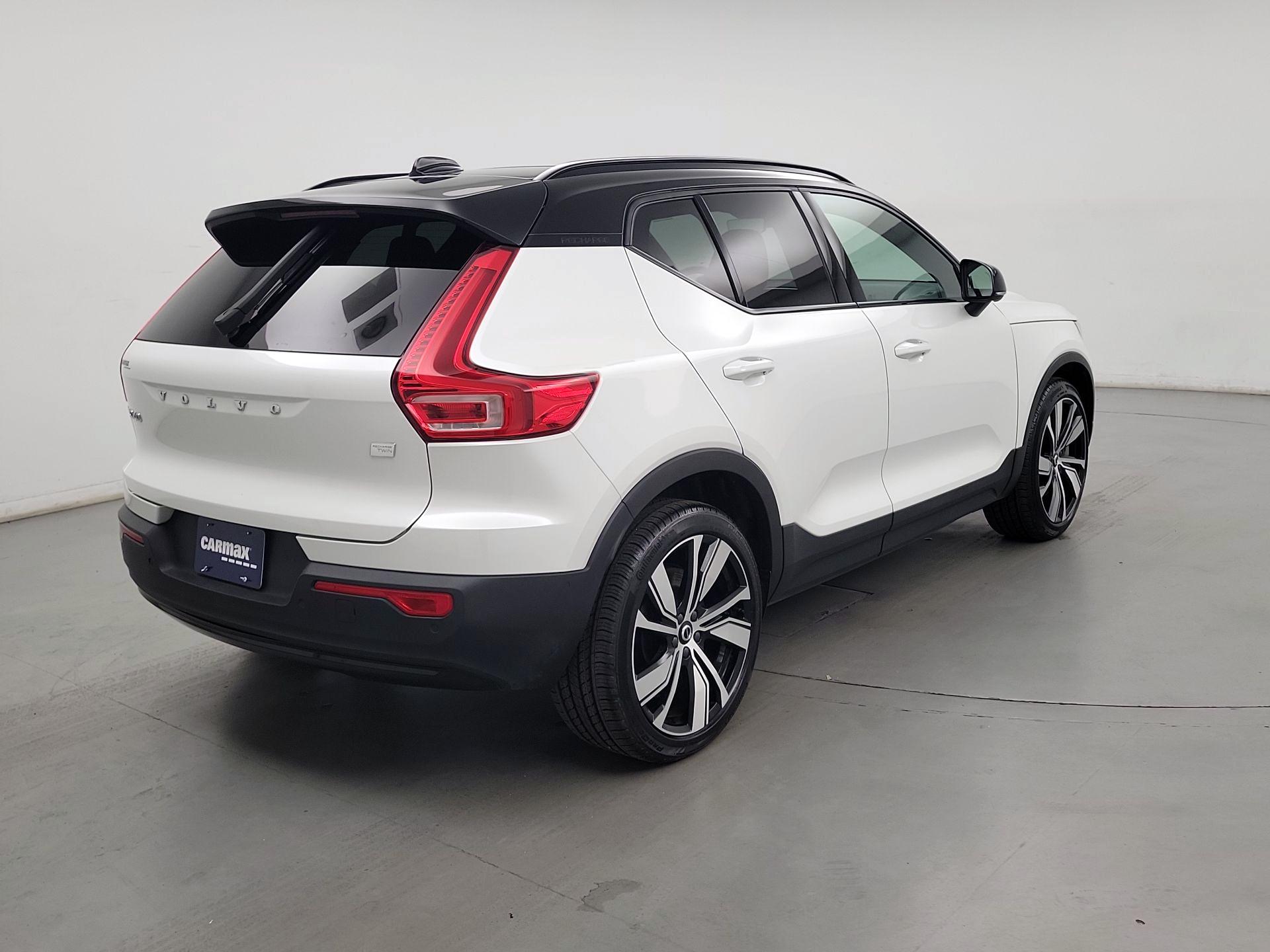 Thumbnail: 2022 Volvo XC40 - 5