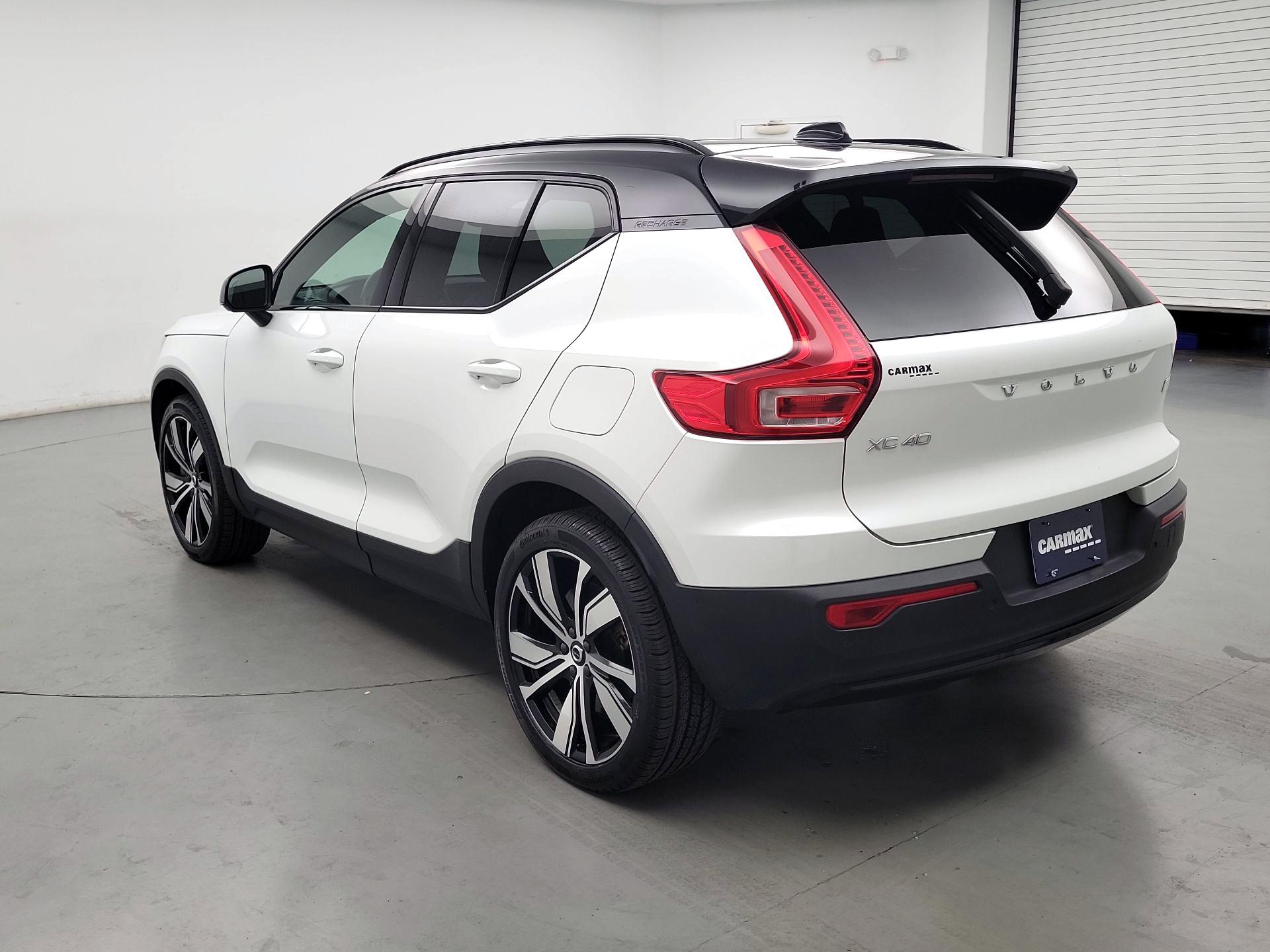 Thumbnail: 2022 Volvo XC40 - 7