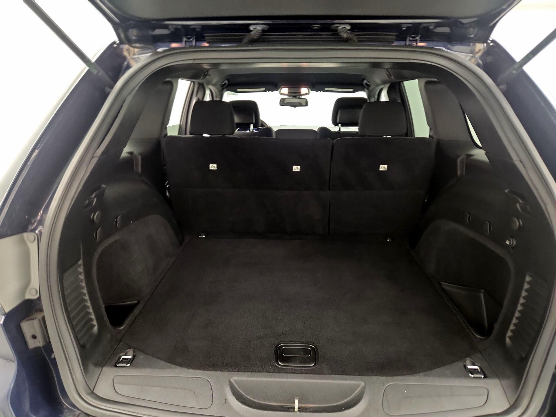 Thumbnail: 2016 Jeep Grand Cherokee - 17