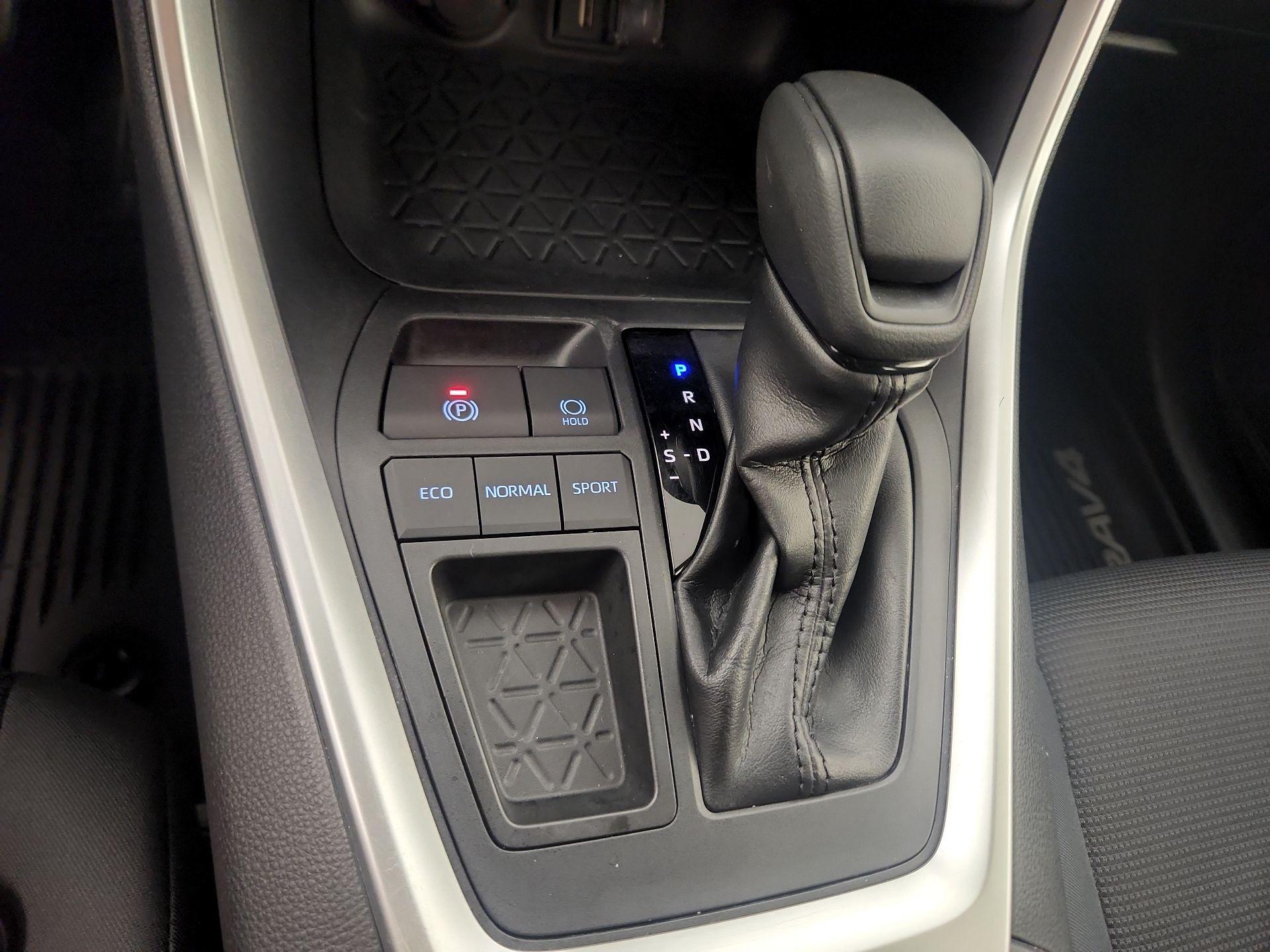 Thumbnail: 2020 Toyota RAV4 - 15