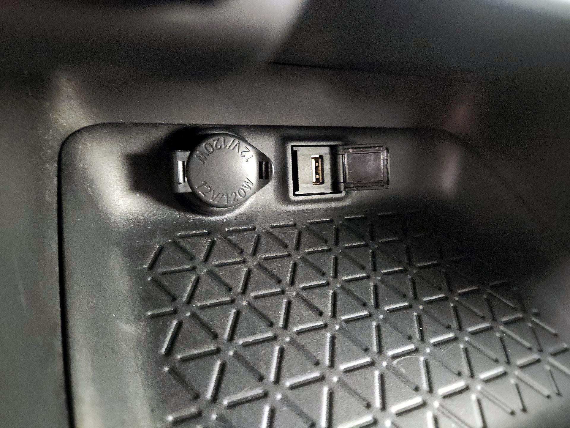 Thumbnail: 2020 Toyota RAV4 - 16