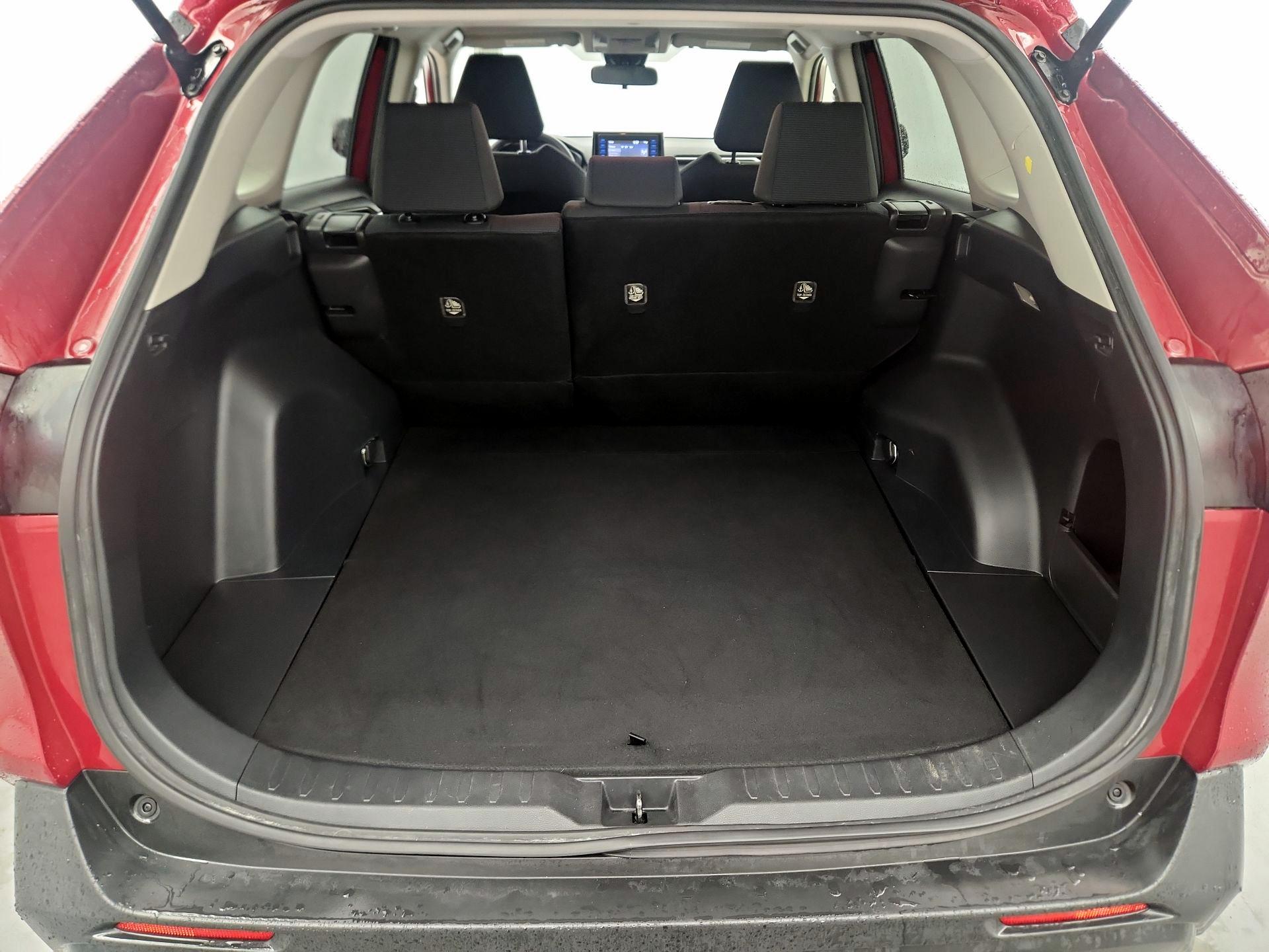 Thumbnail: 2020 Toyota RAV4 - 18