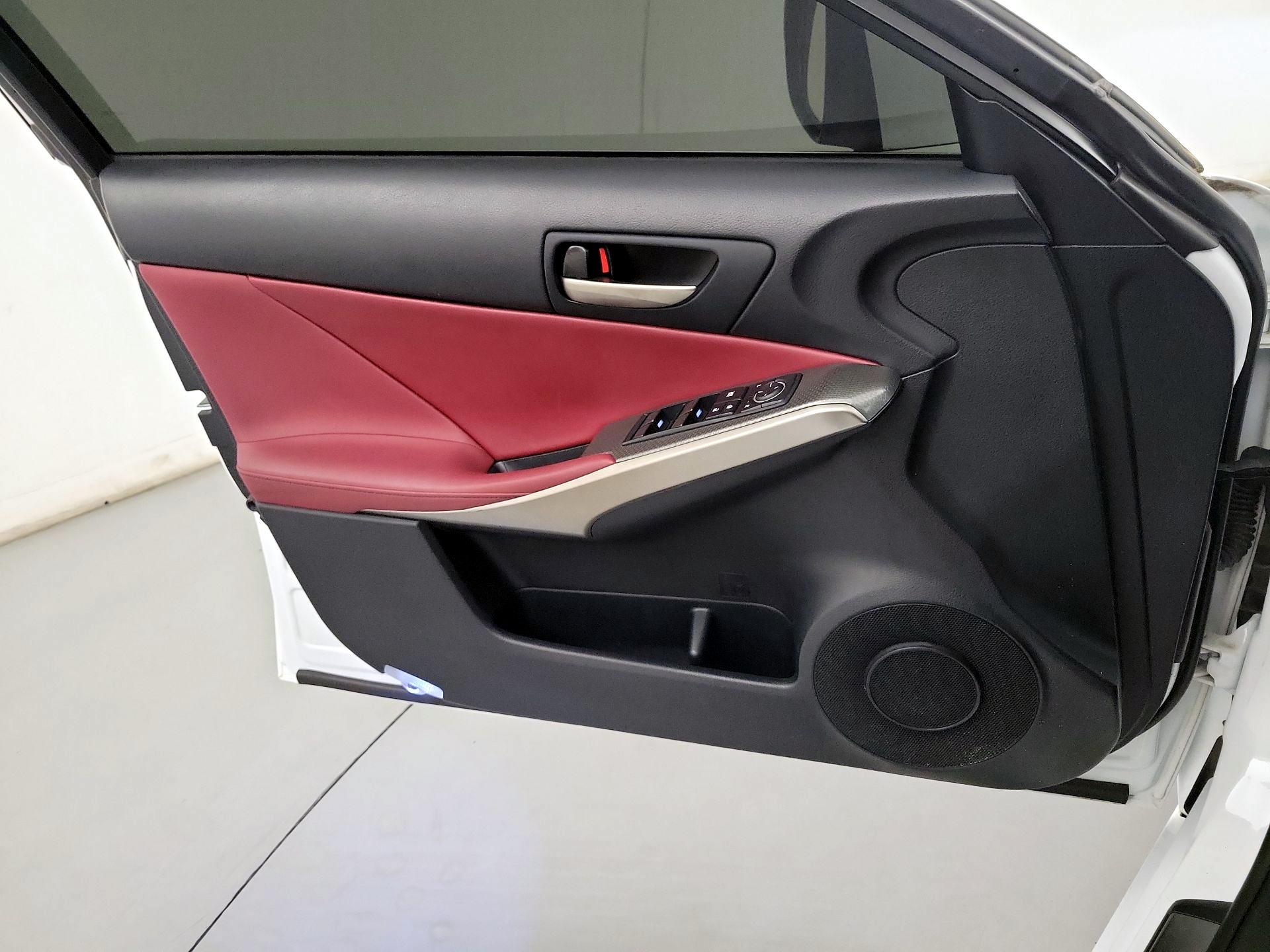 Thumbnail: 2017 Lexus IS - 10