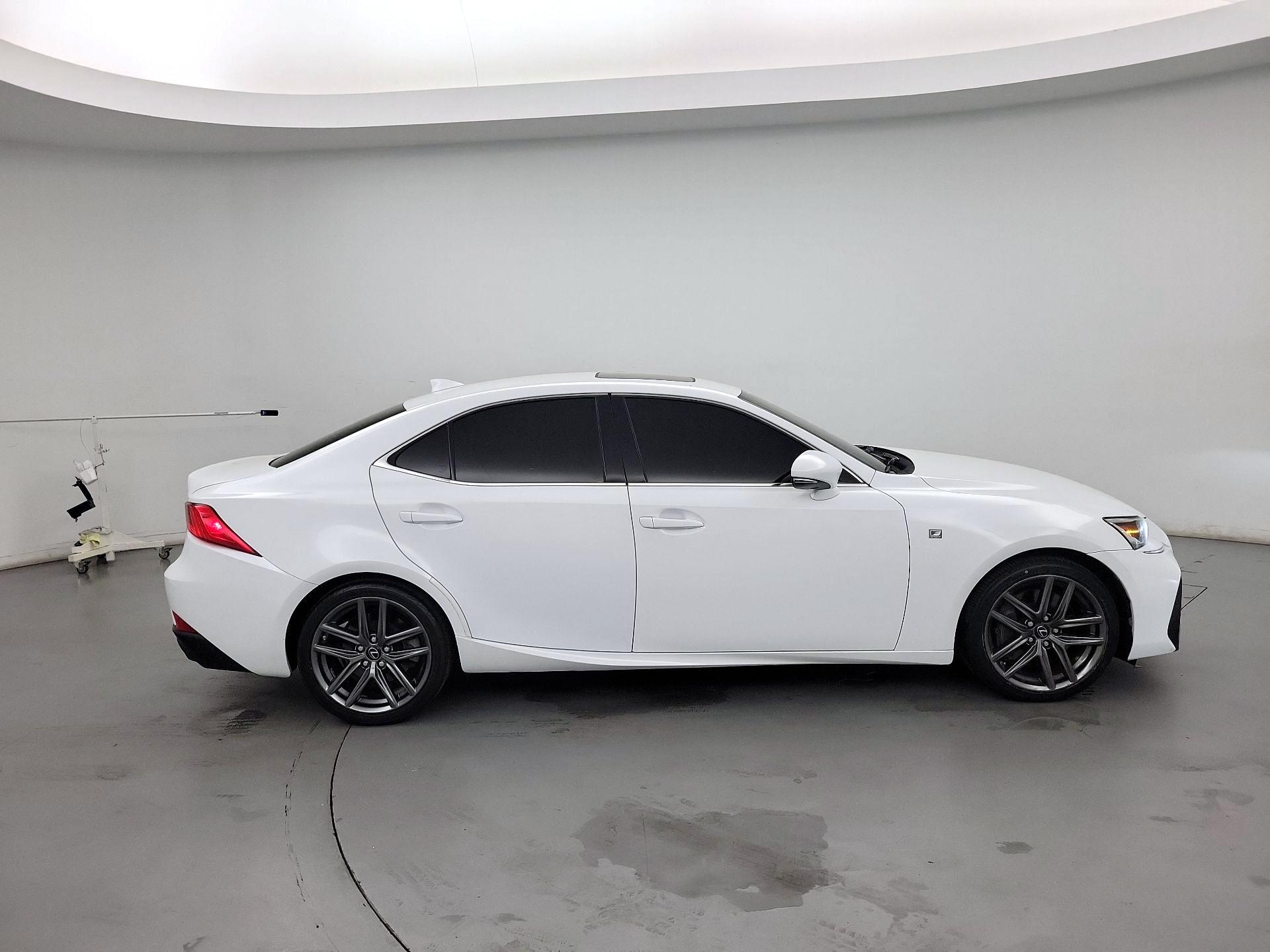 Thumbnail: 2017 Lexus IS - 4