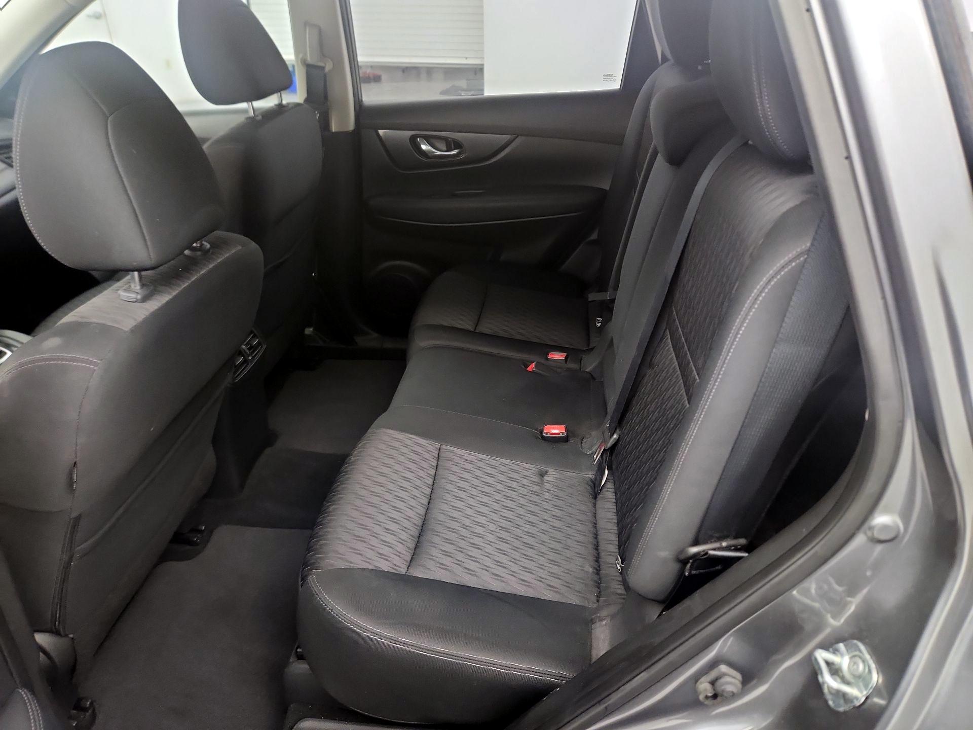 Thumbnail: 2018 Nissan Rogue - 17