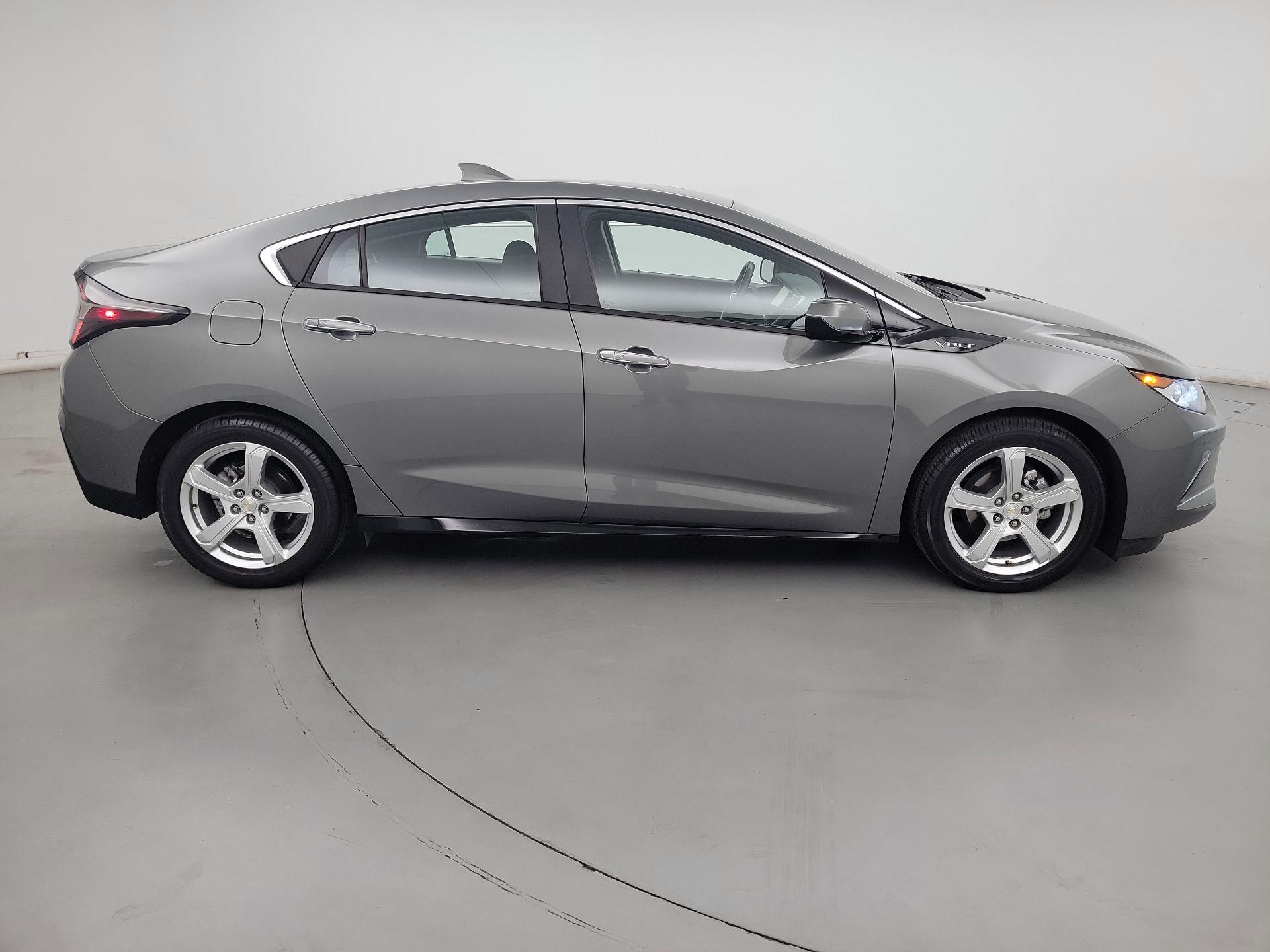 Thumbnail: 2017 Chevrolet Volt - 4