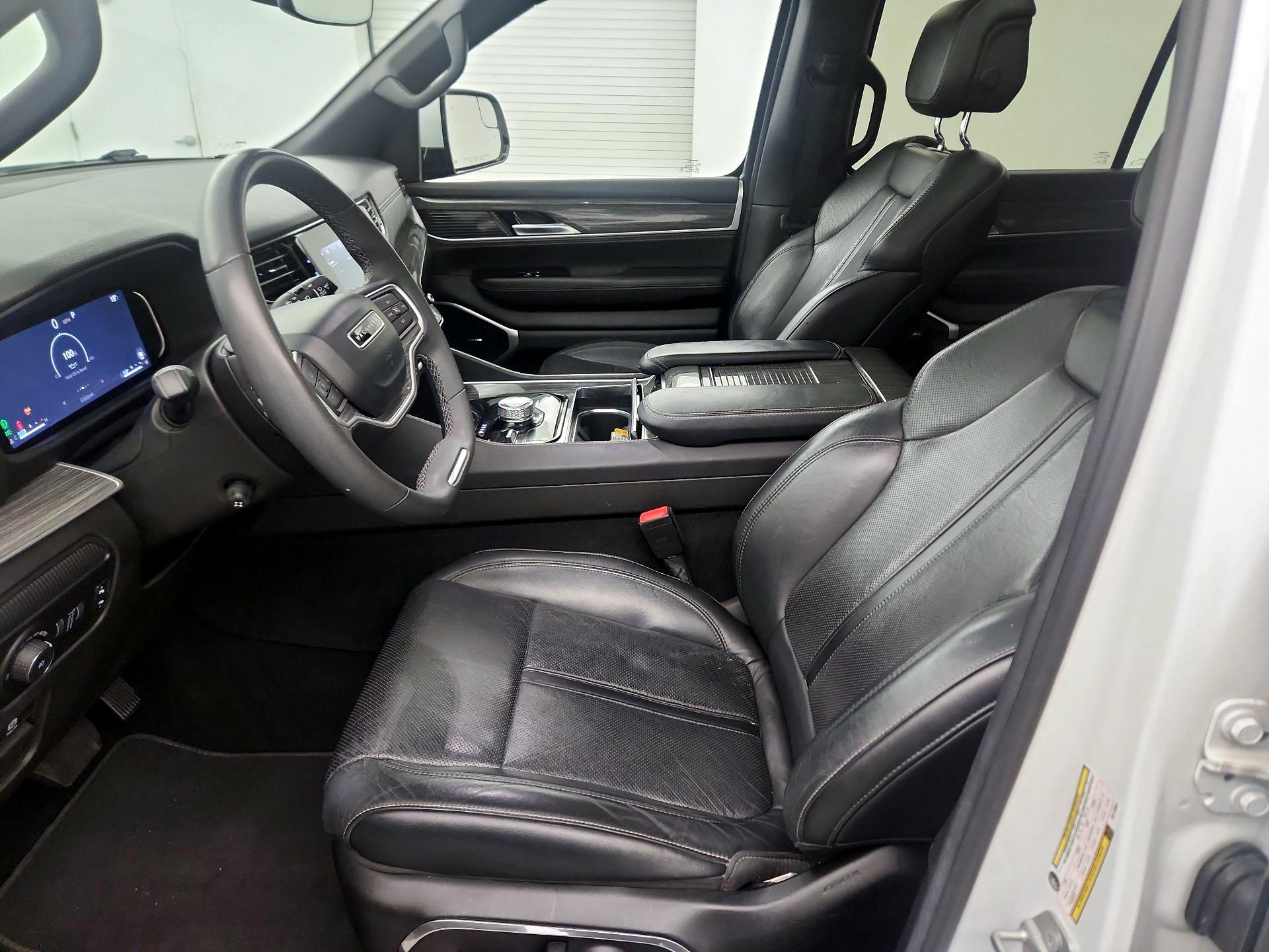 Thumbnail: 2022 Jeep Wagoneer - 9