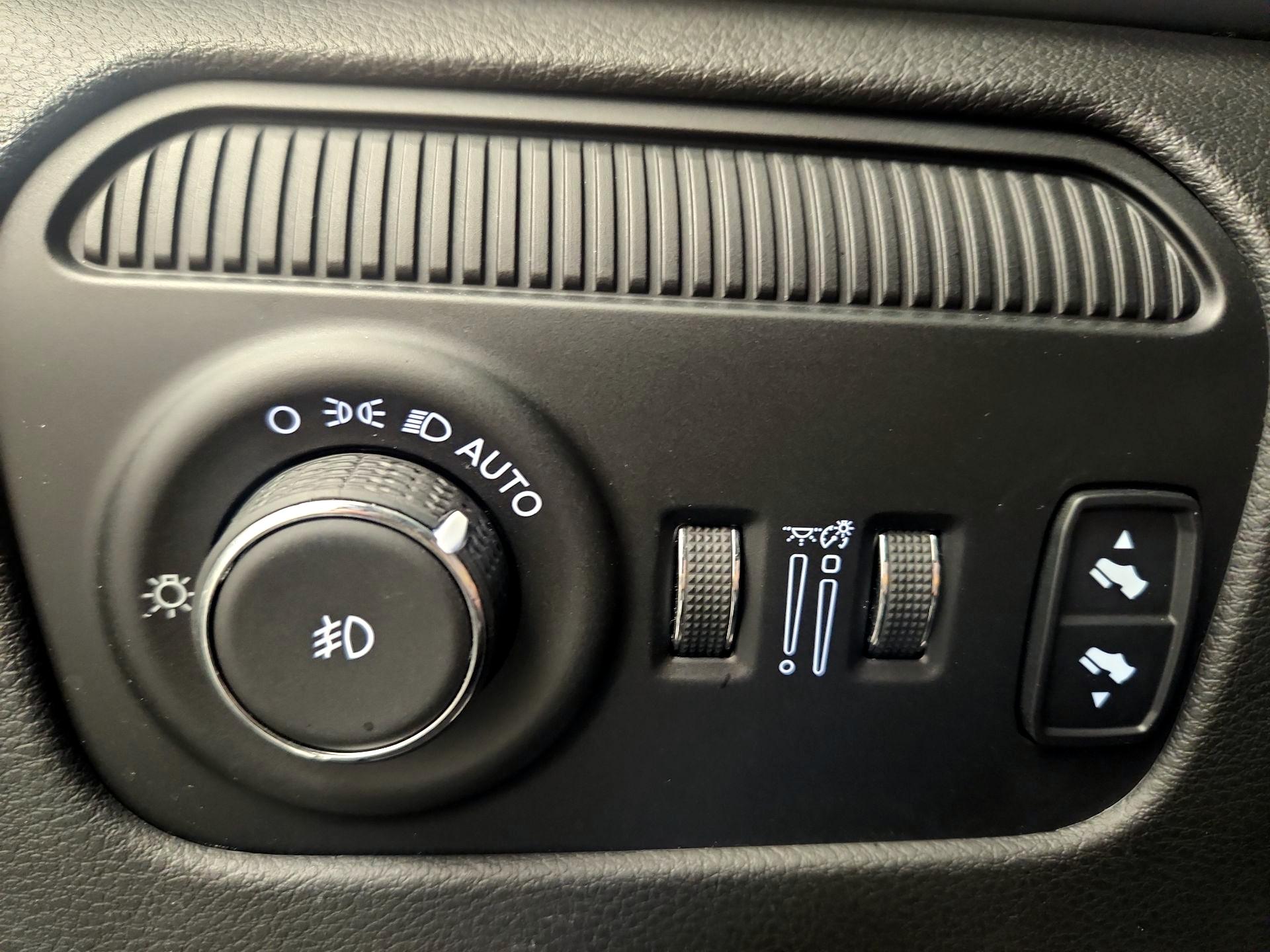 Thumbnail: 2022 Jeep Wagoneer - 11