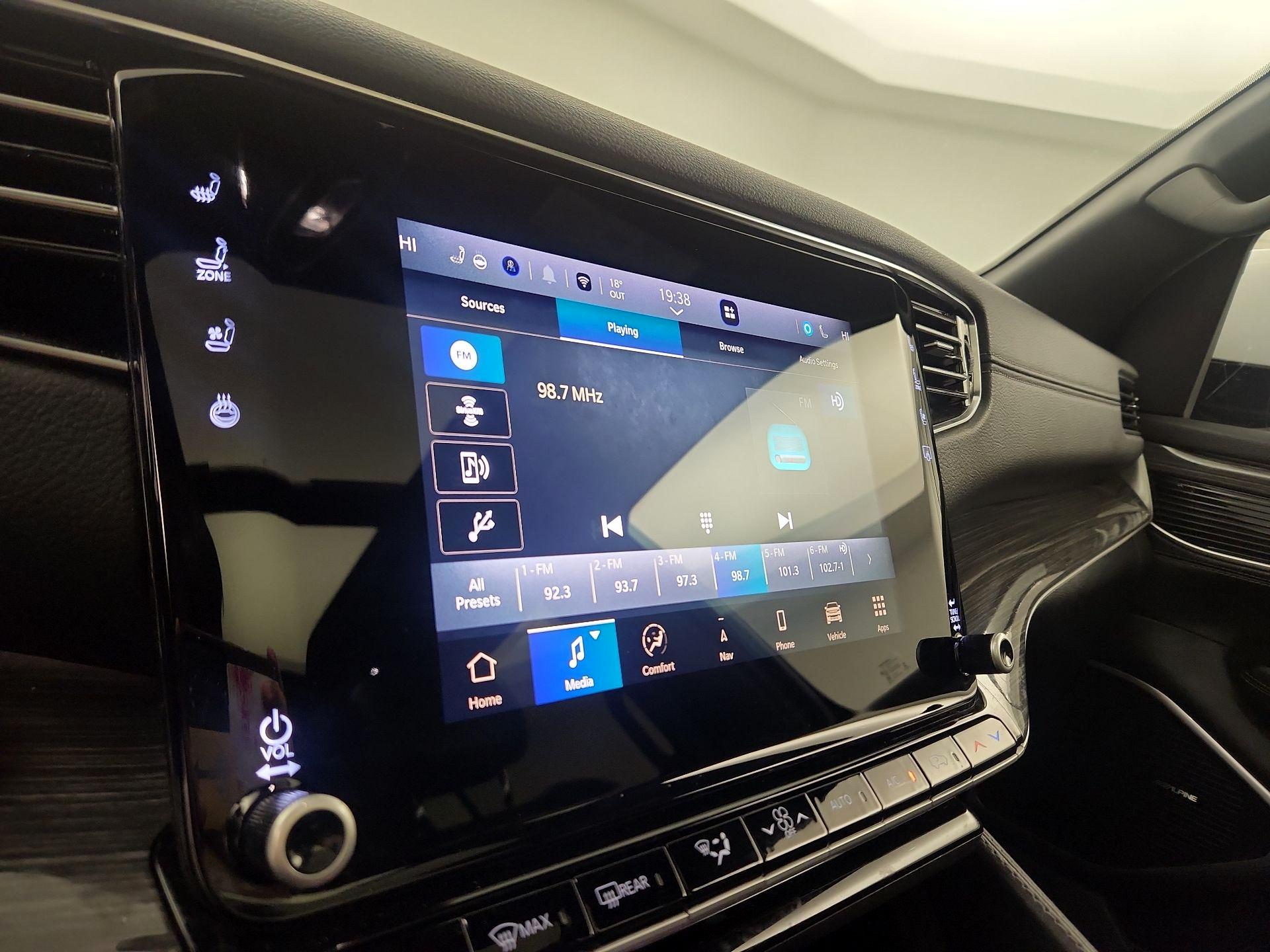 Thumbnail: 2022 Jeep Wagoneer - 14