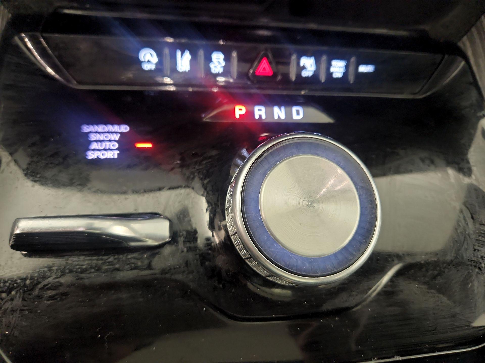 Thumbnail: 2022 Jeep Wagoneer - 16